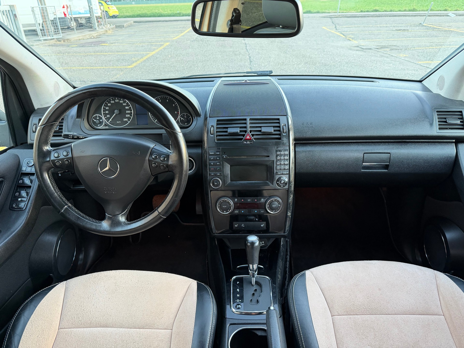 MERCEDES-BENZ A 200 Elégance Autotronic-image-8