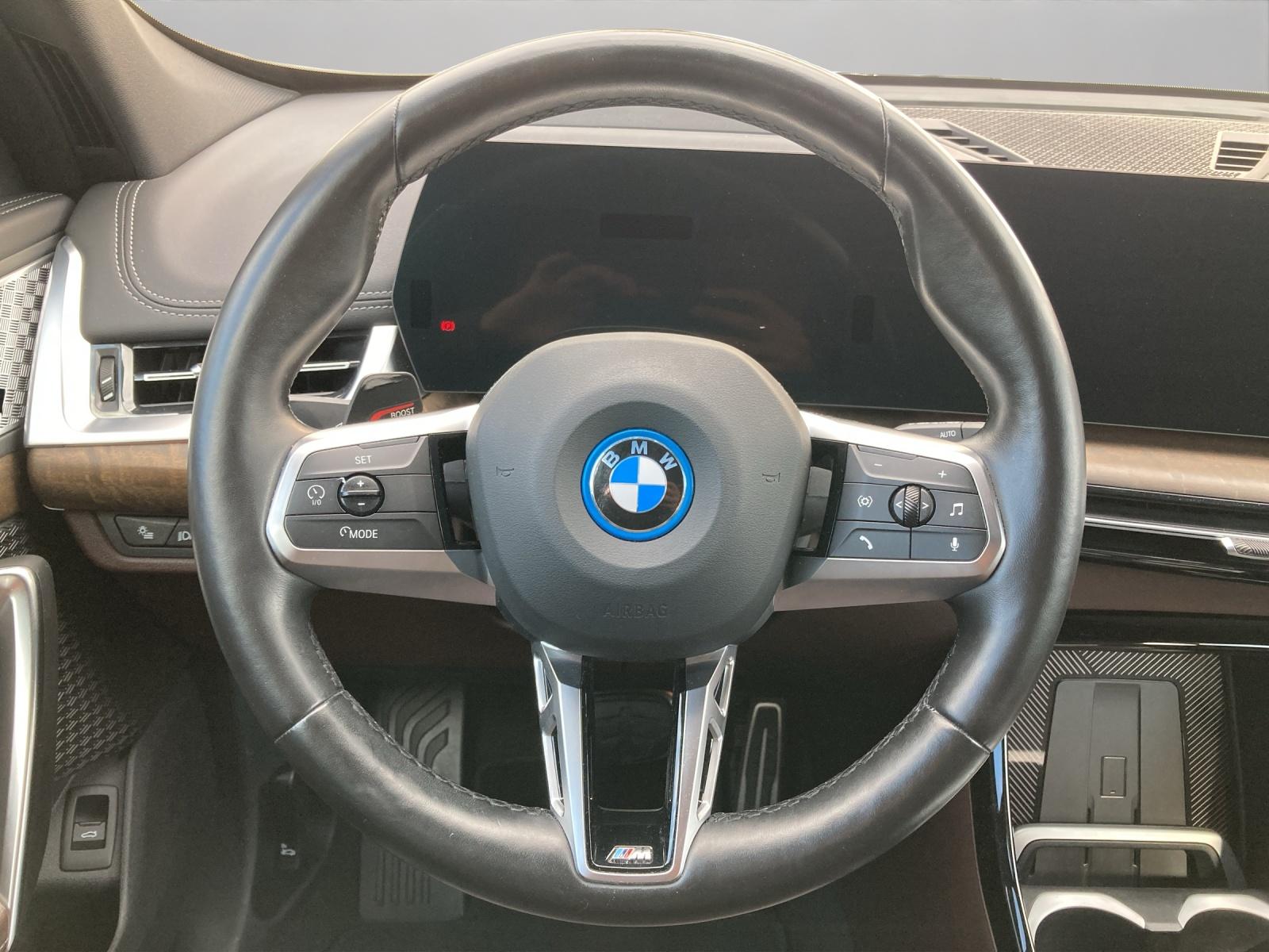 BMW iX1 U11 30 xDrive-image-12