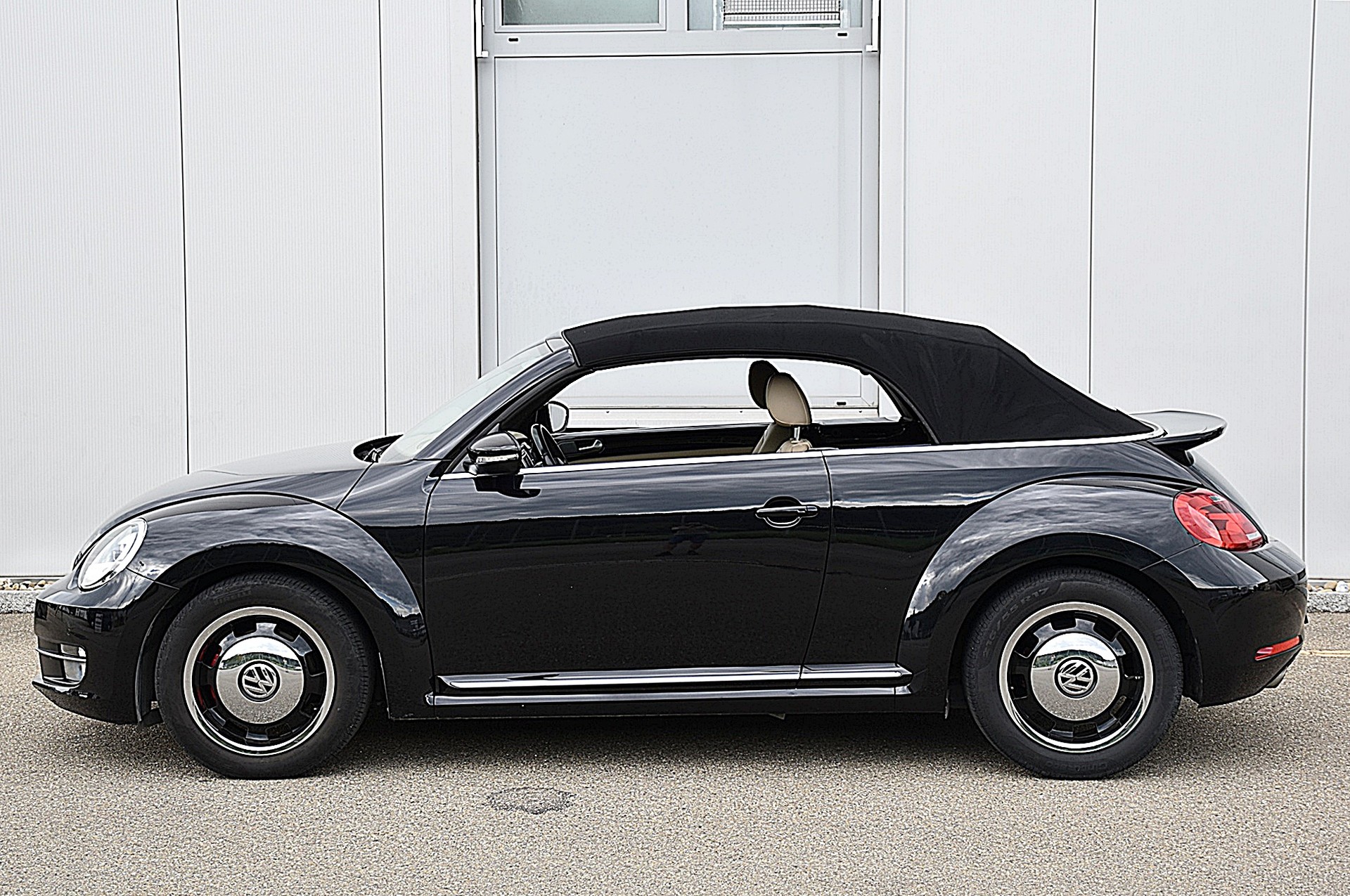 VW Beetle Cabrio 2.0 TSI BMT Sport Classic DSG-image-3
