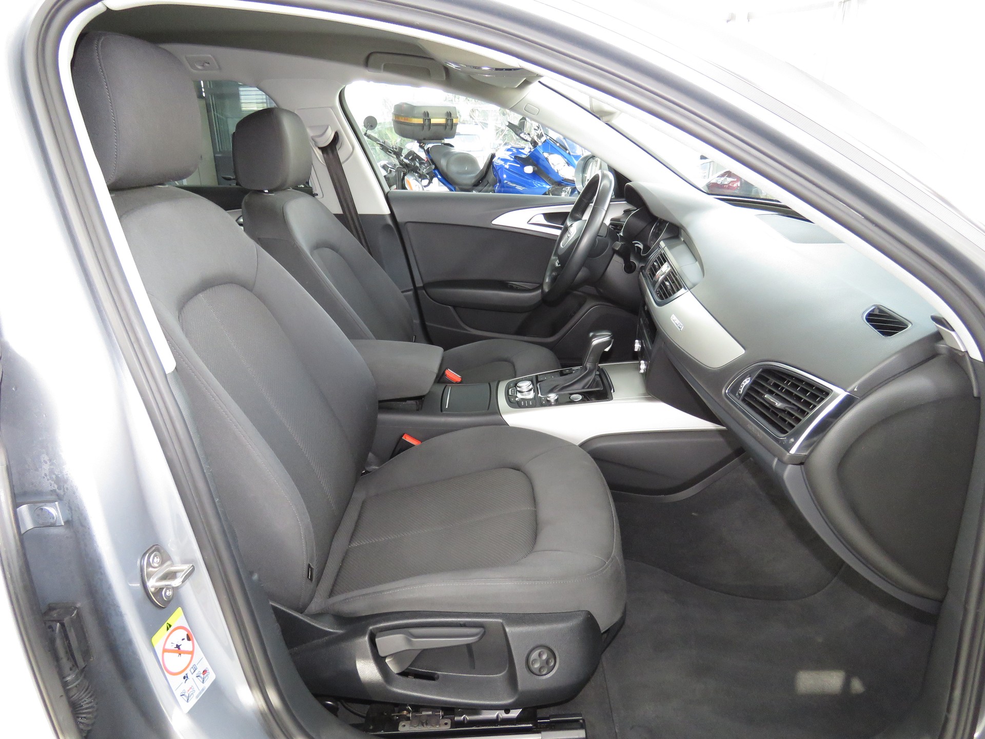 AUDI A6 Avant 2.0 TFSI quattro S-tronic-image-11