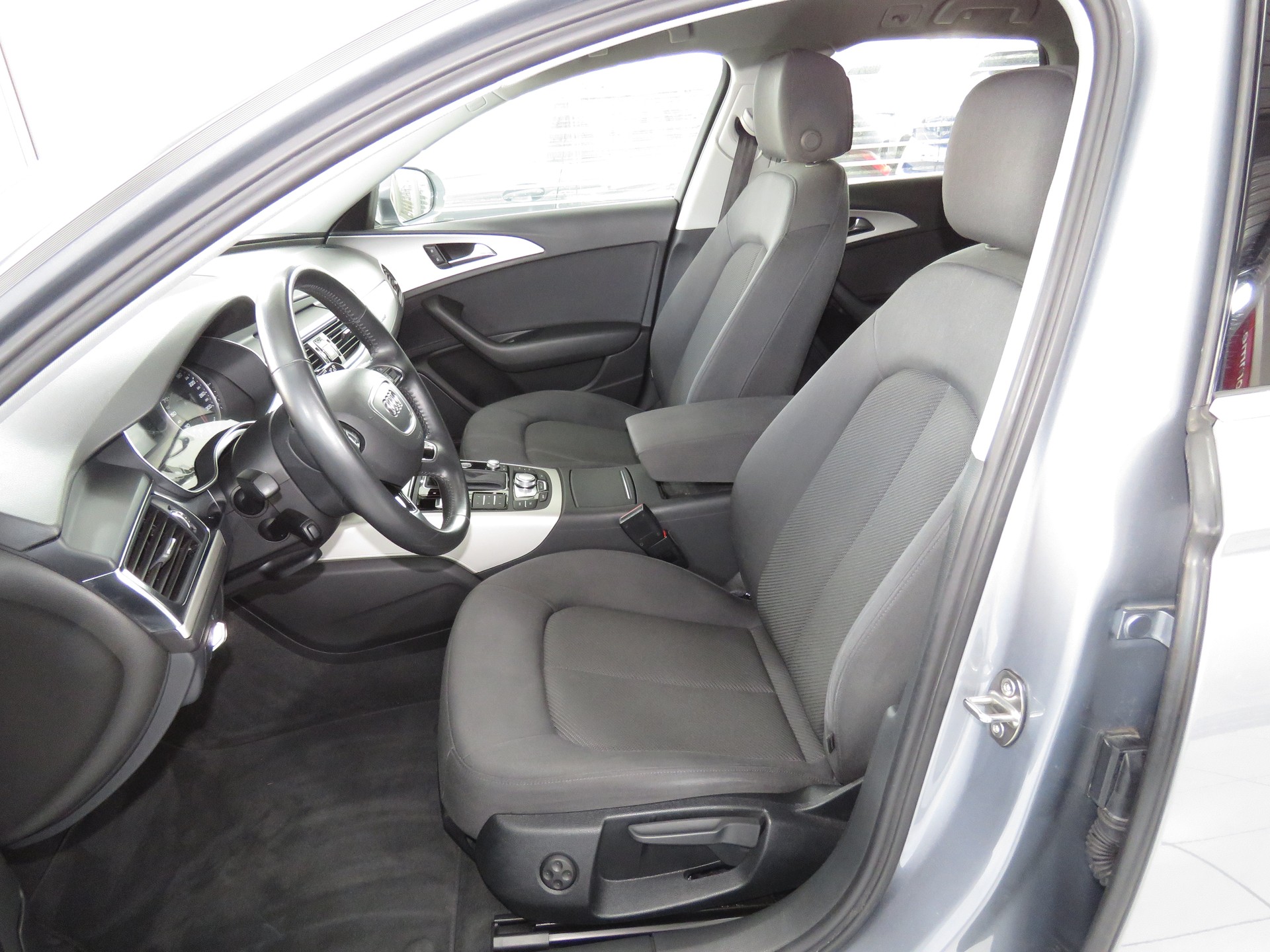 AUDI A6 Avant 2.0 TFSI quattro S-tronic-image-7