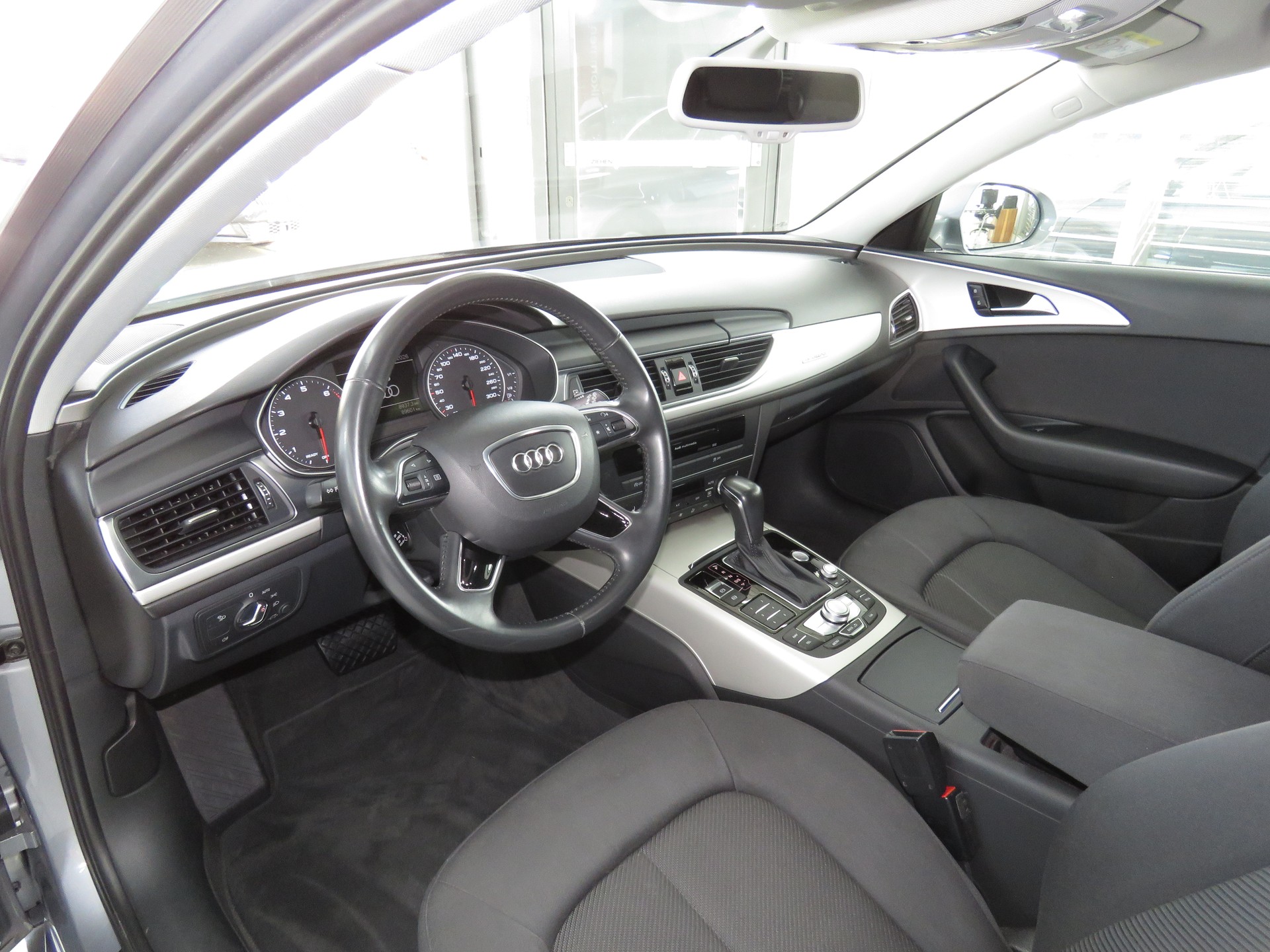 AUDI A6 Avant 2.0 TFSI quattro S-tronic-image-6