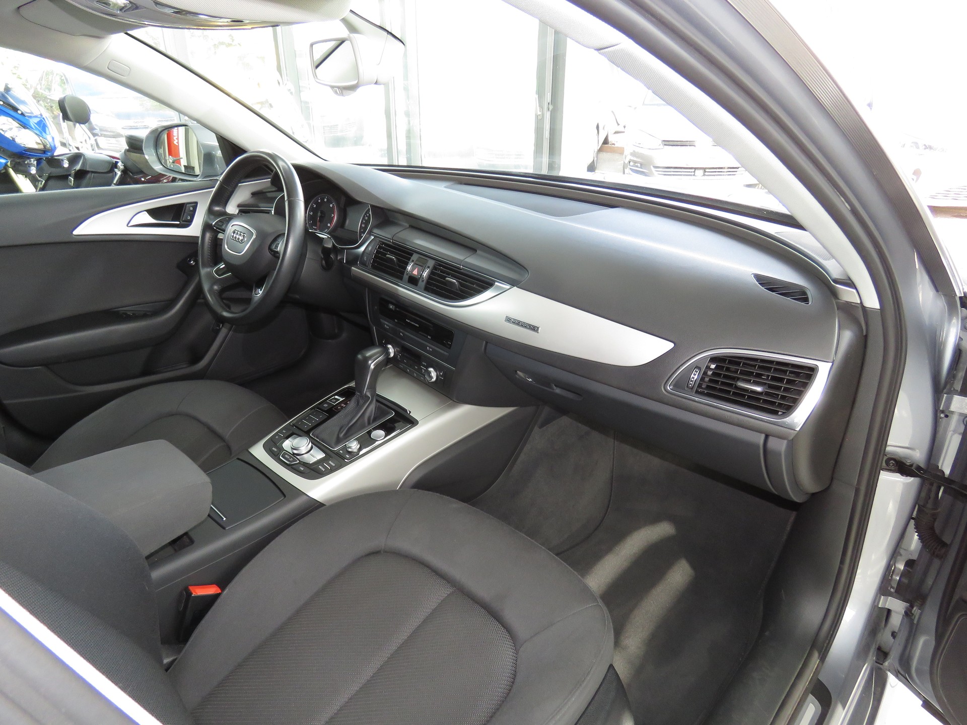 AUDI A6 Avant 2.0 TFSI quattro S-tronic-image-10
