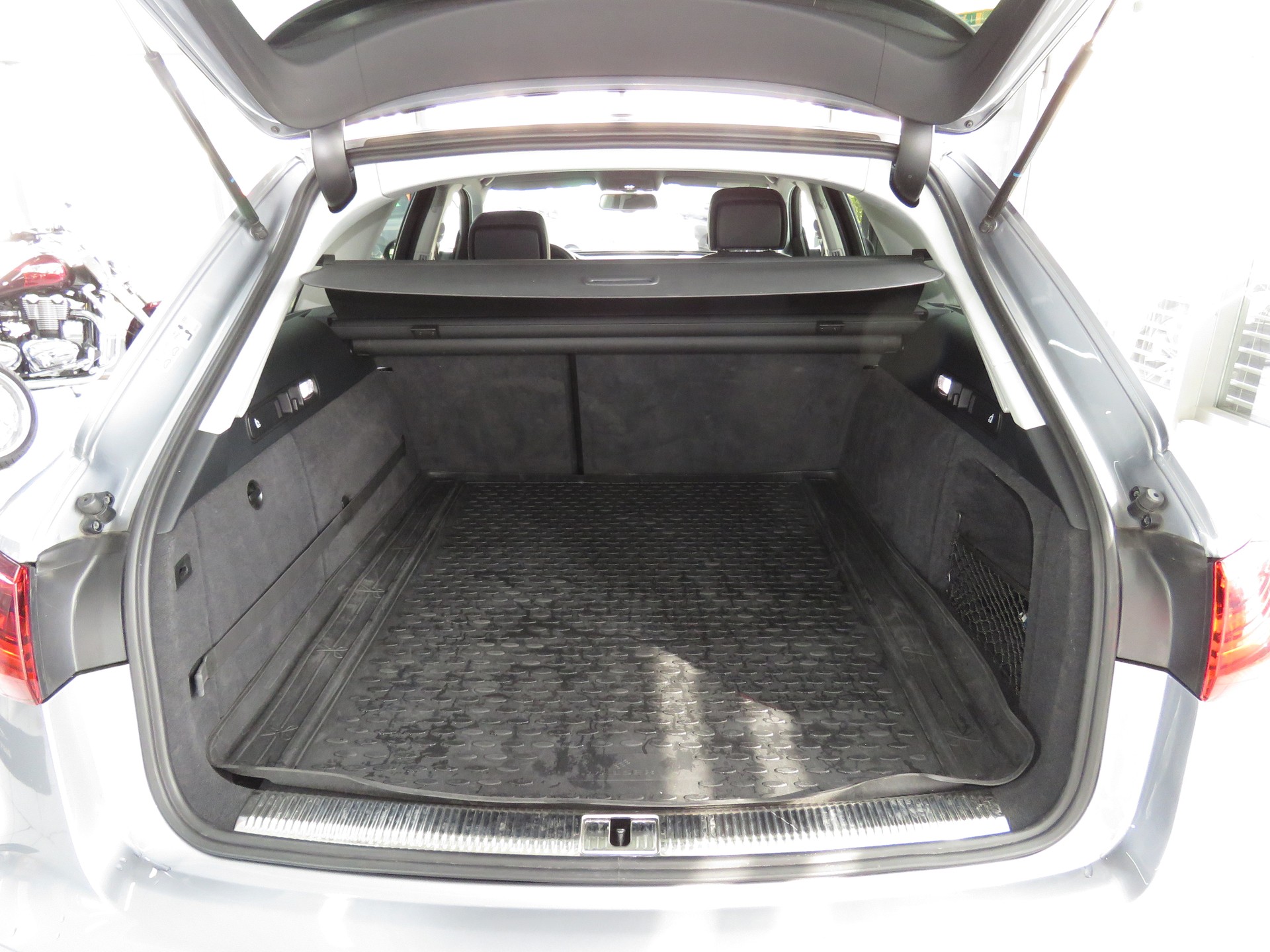 AUDI A6 Avant 2.0 TFSI quattro S-tronic-image-9