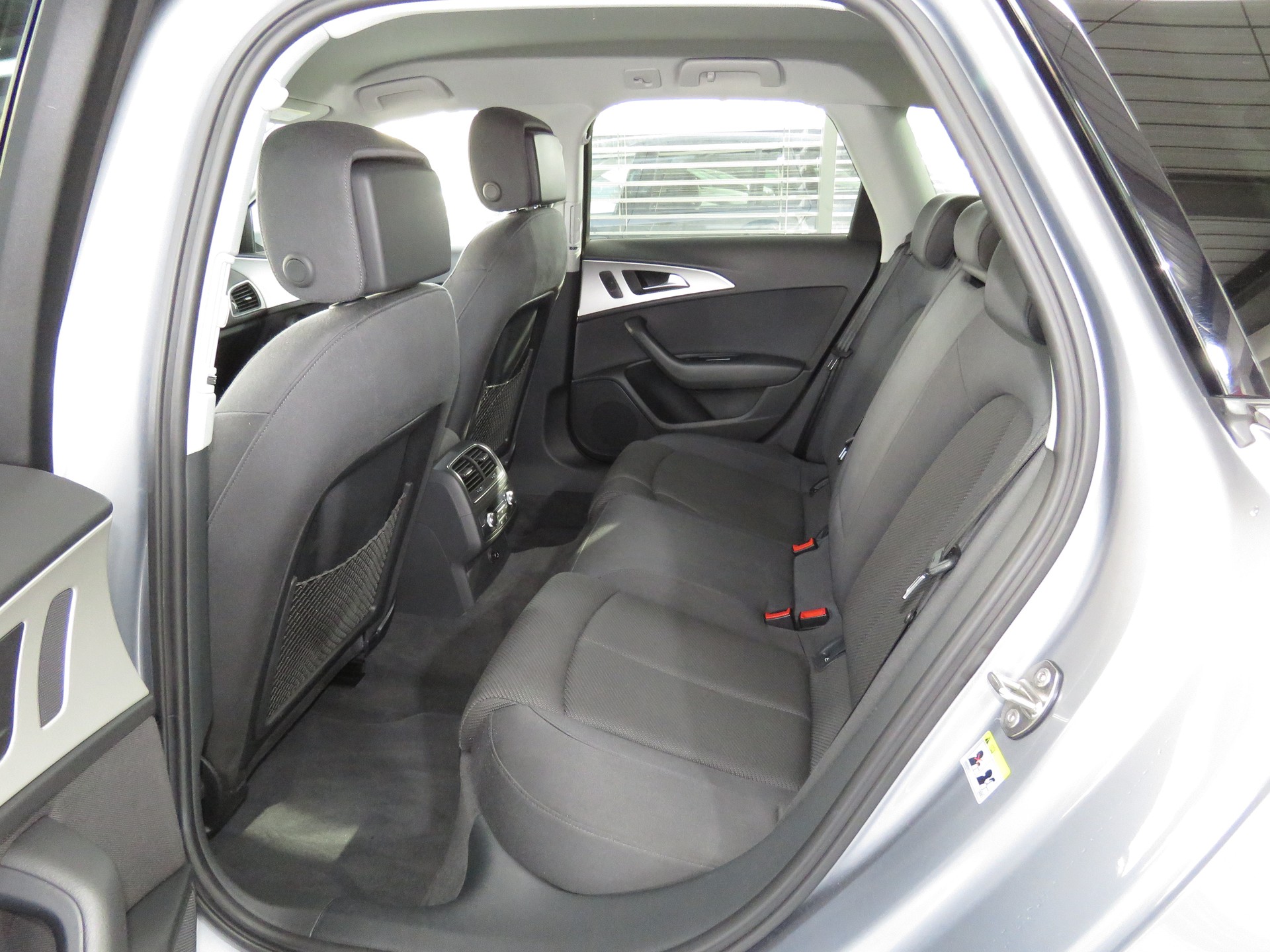 AUDI A6 Avant 2.0 TFSI quattro S-tronic-image-8