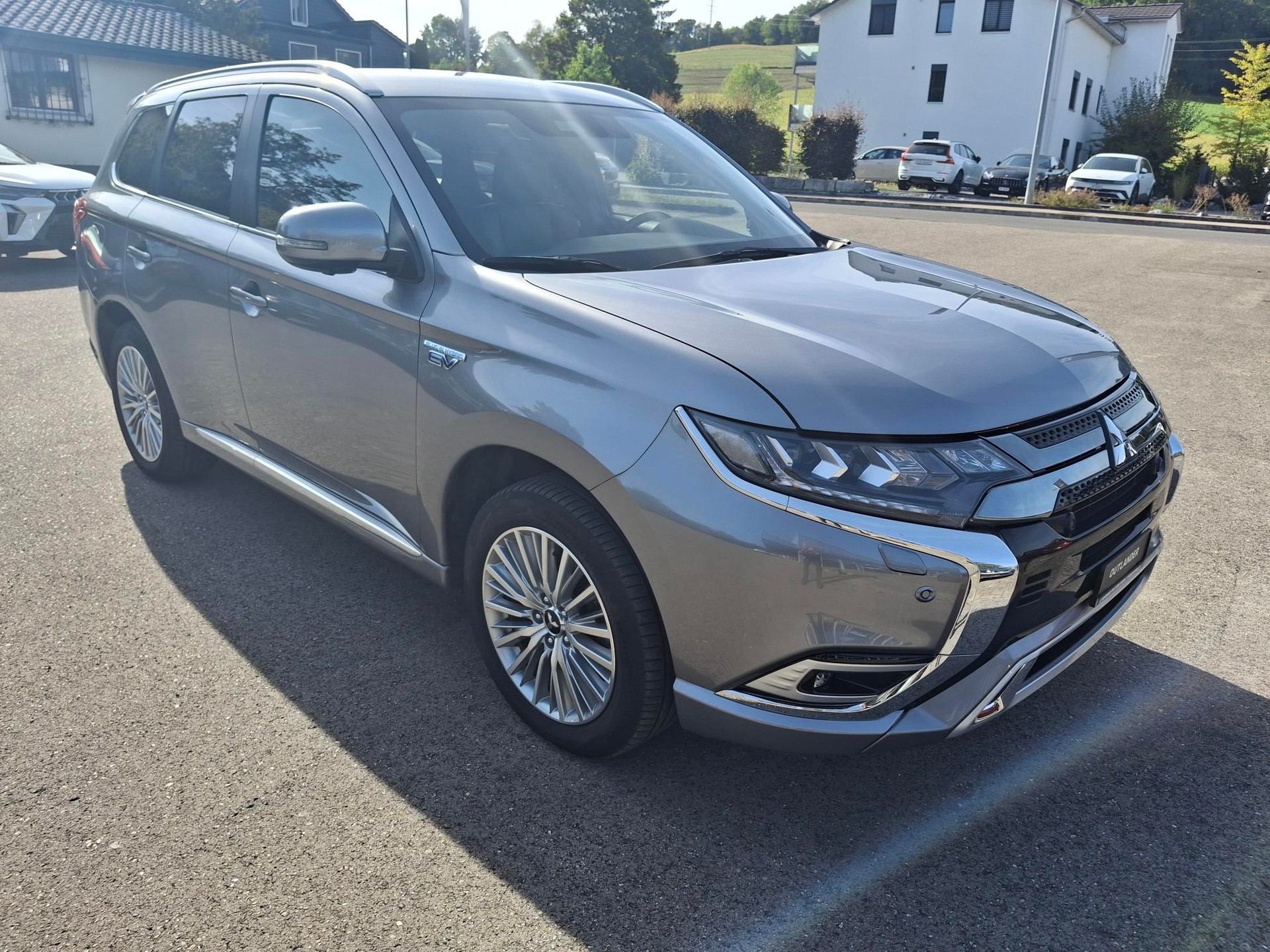 MITSUBISHI Outlander 2.4 PHEV Diamond 4WD Automatic-image-1