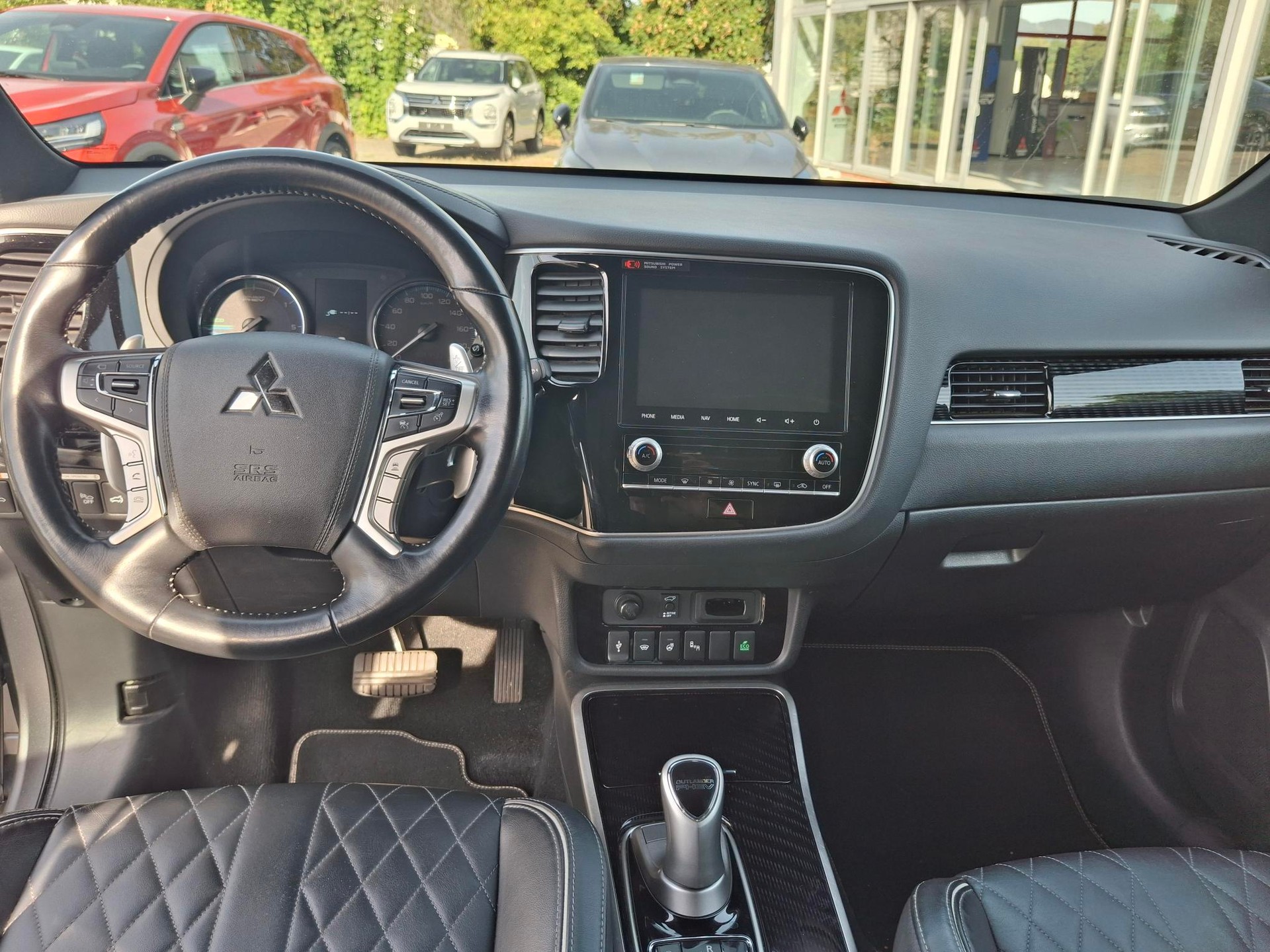MITSUBISHI Outlander 2.4 PHEV Diamond 4WD Automatic-image-8