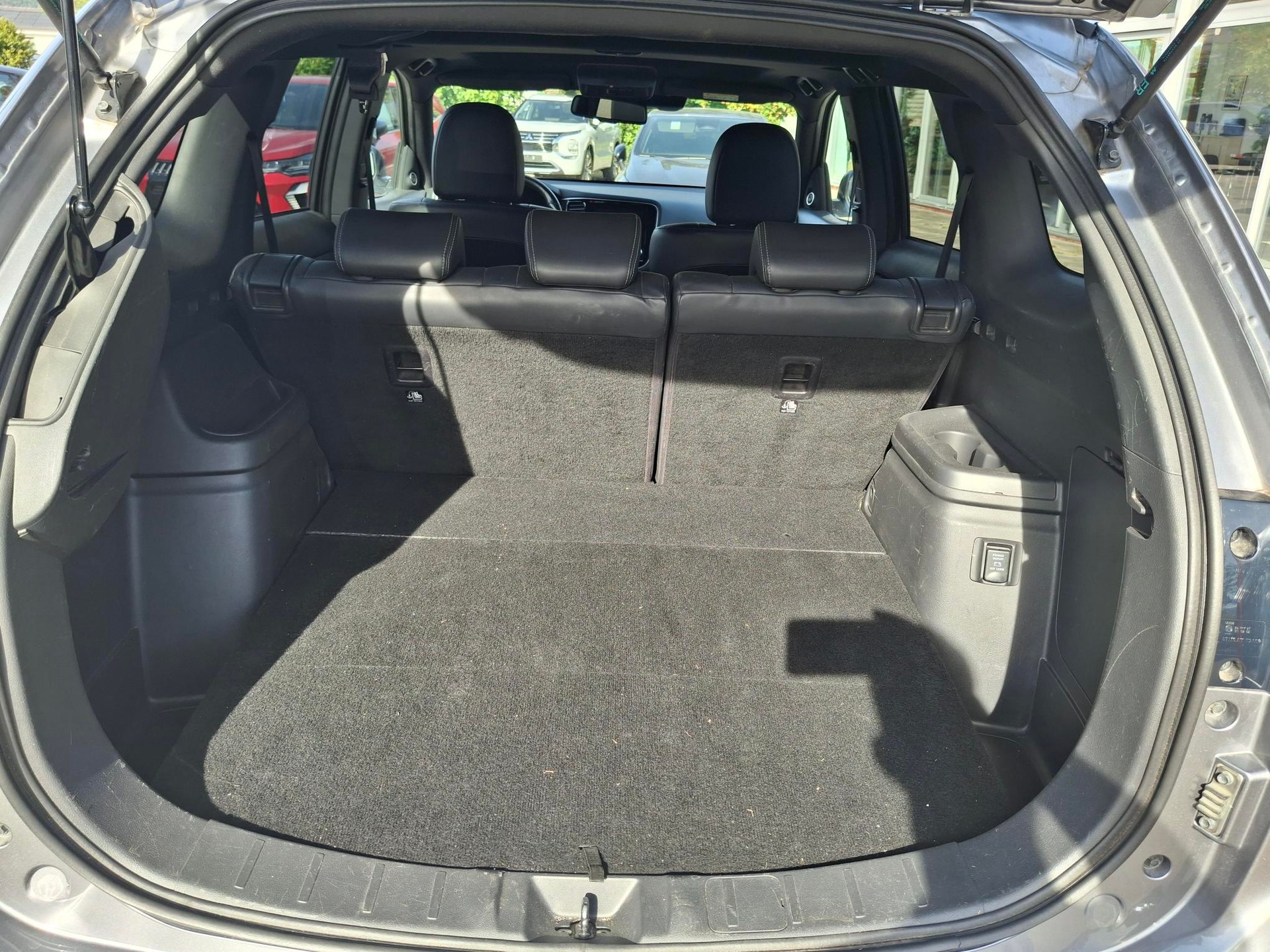 MITSUBISHI Outlander 2.4 PHEV Diamond 4WD Automatic-image-13
