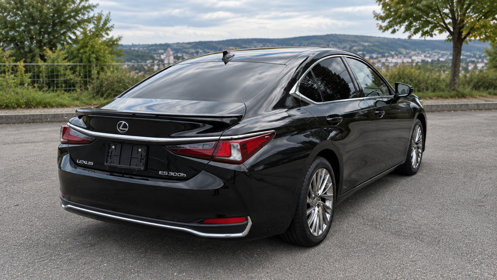 LEXUS 300h Excellence-image-1