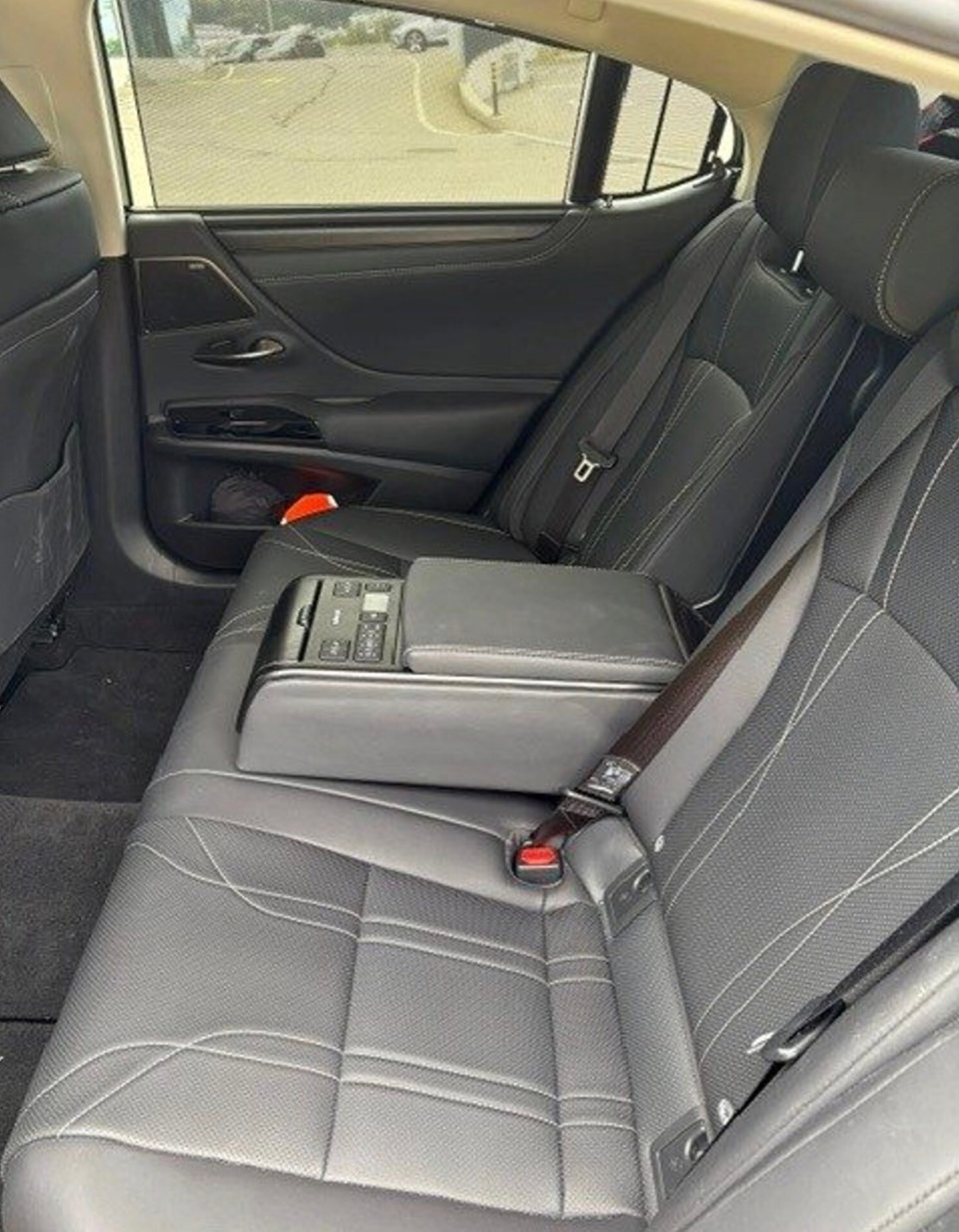 LEXUS 300h Excellence-image-3