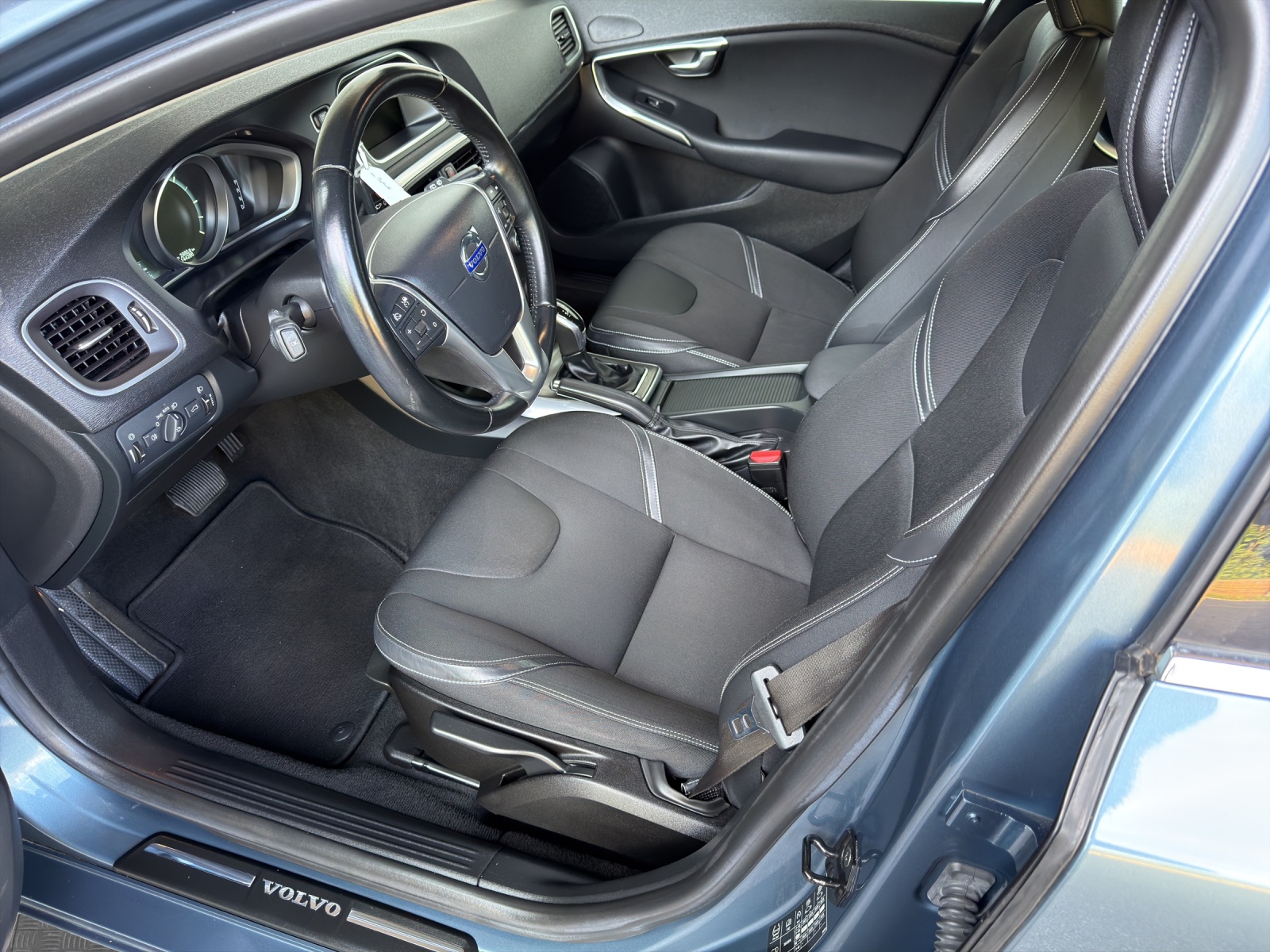 VOLVO V40 D2 Kinetic Powershift-image-9