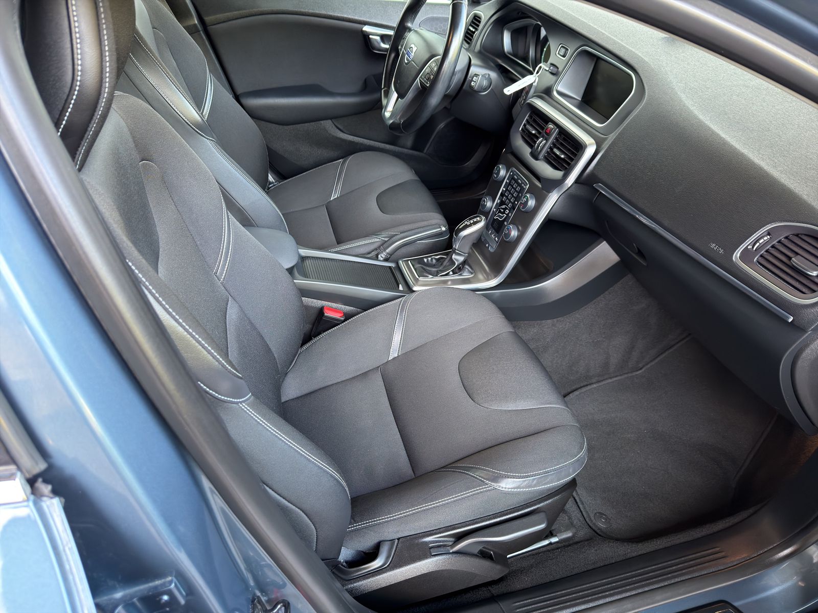 VOLVO V40 D2 Kinetic Powershift-image-11