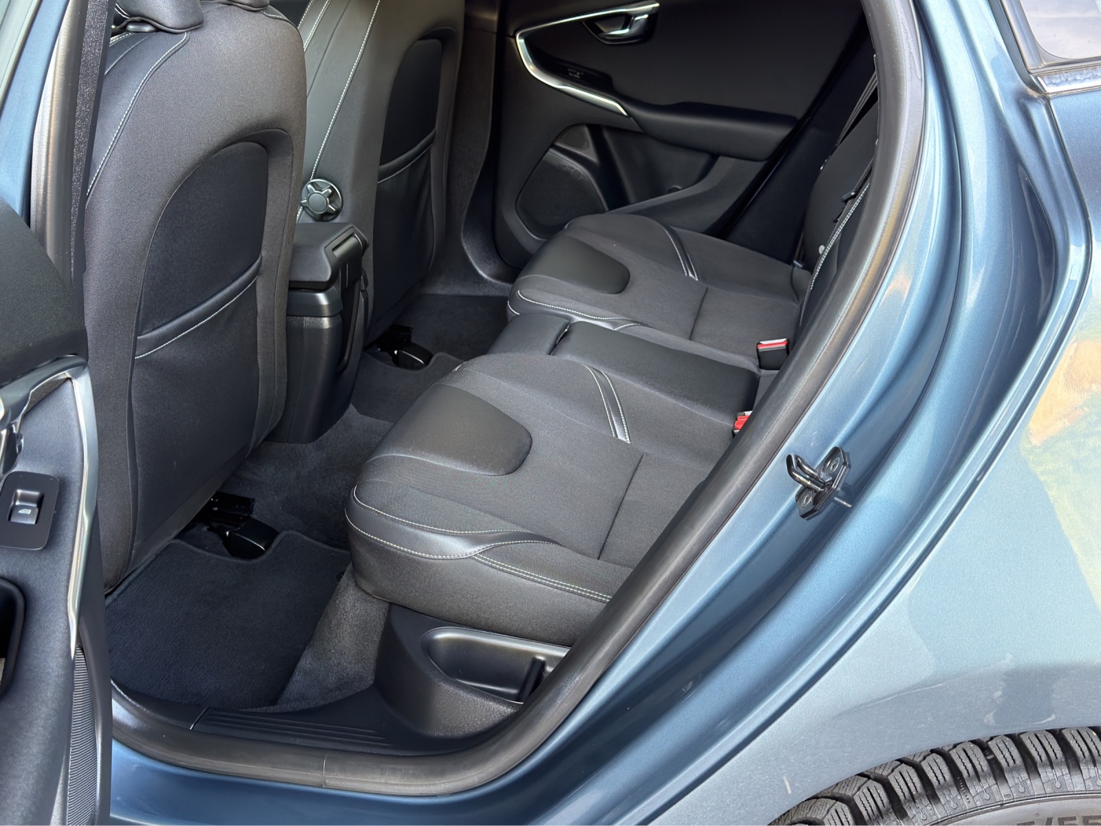 VOLVO V40 D2 Kinetic Powershift-image-13