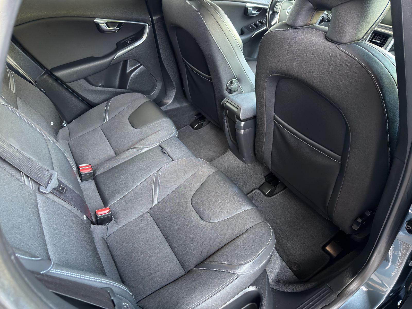 VOLVO V40 D2 Kinetic Powershift-image-12