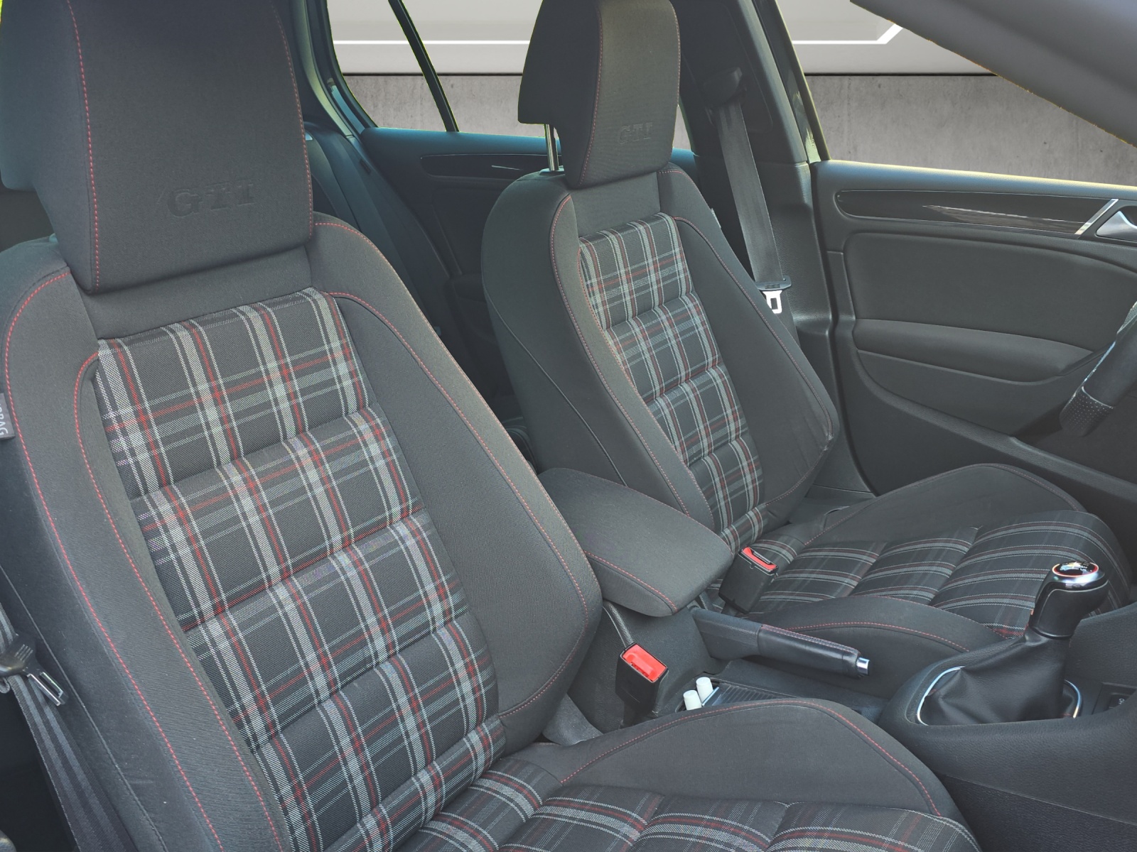 VW Golf 2.0 TSI GTI-image-10
