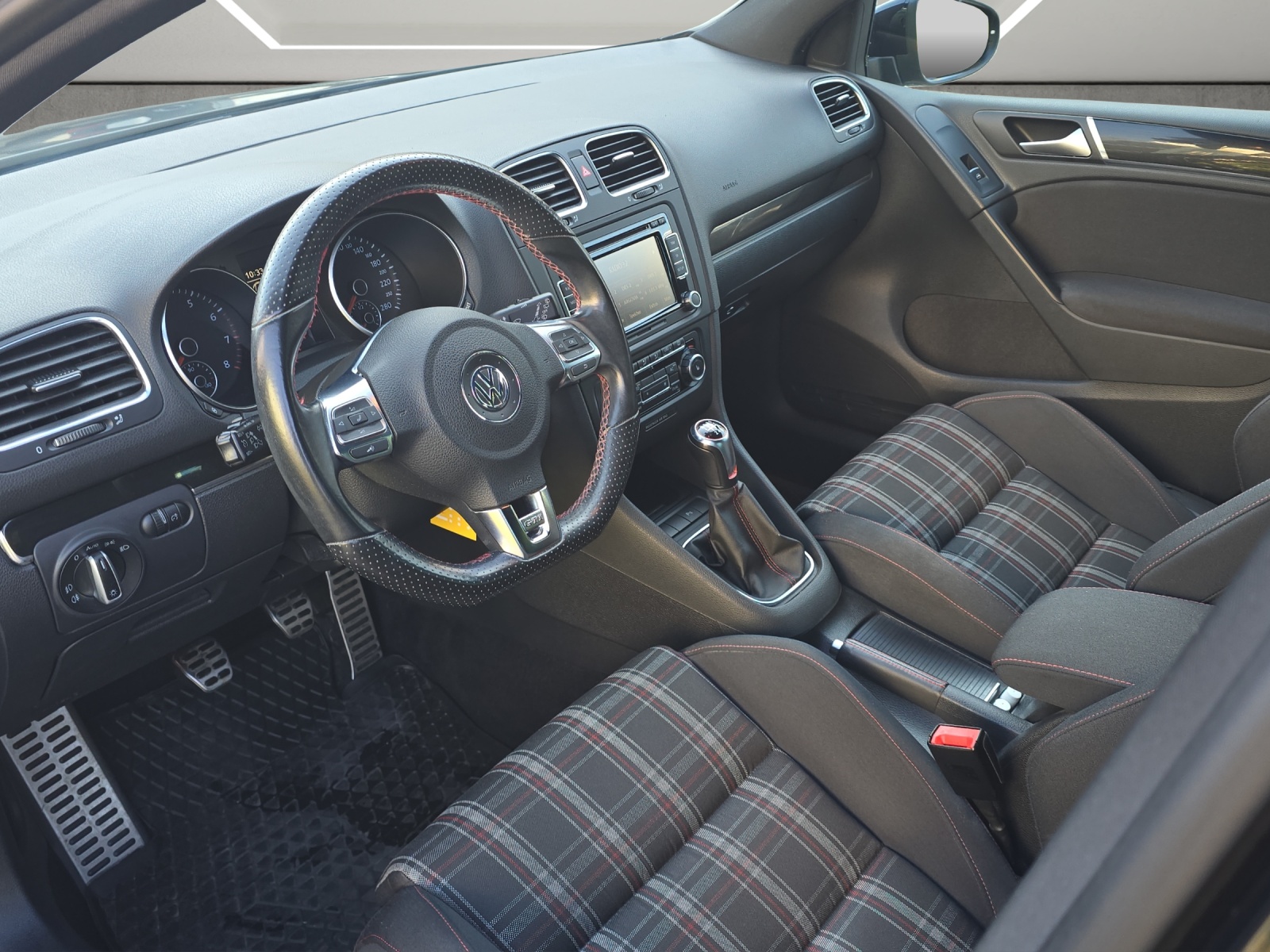 VW Golf 2.0 TSI GTI-image-9