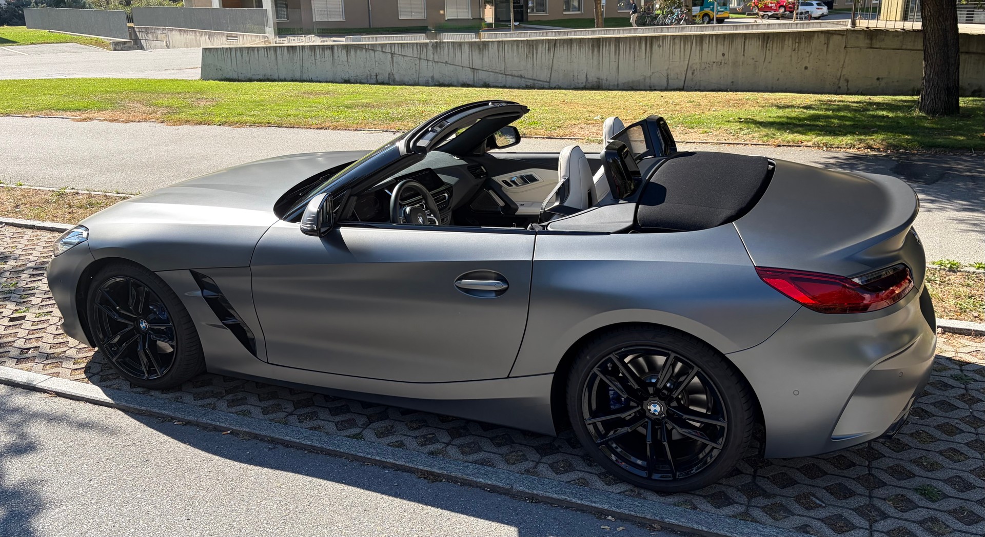 BMW M40i-image-2