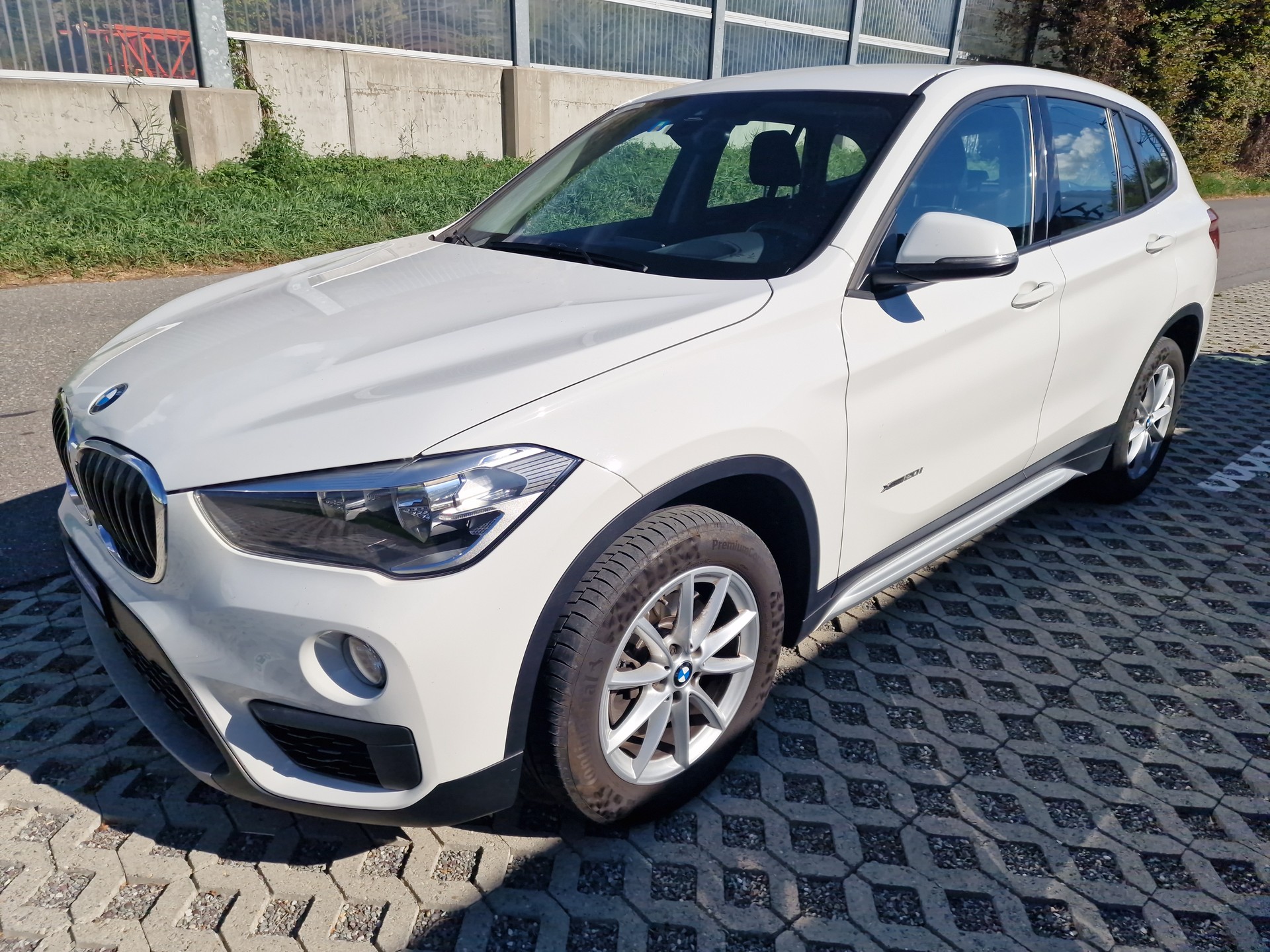 BMW X1 xDrive 20i Steptronic-image-1