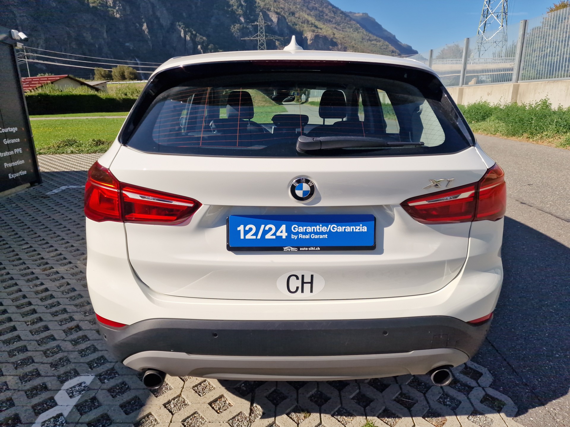 BMW X1 xDrive 20i Steptronic-image-5