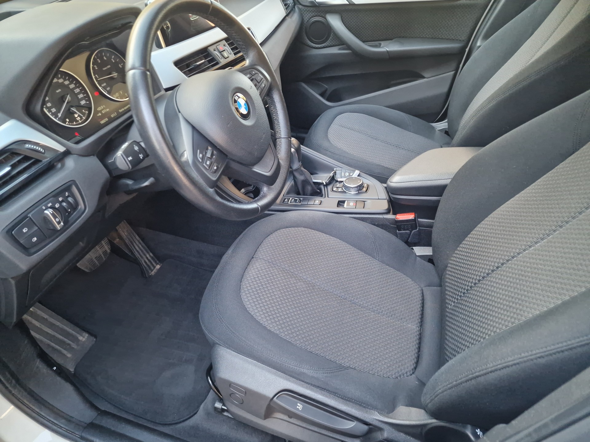 BMW X1 xDrive 20i Steptronic-image-6