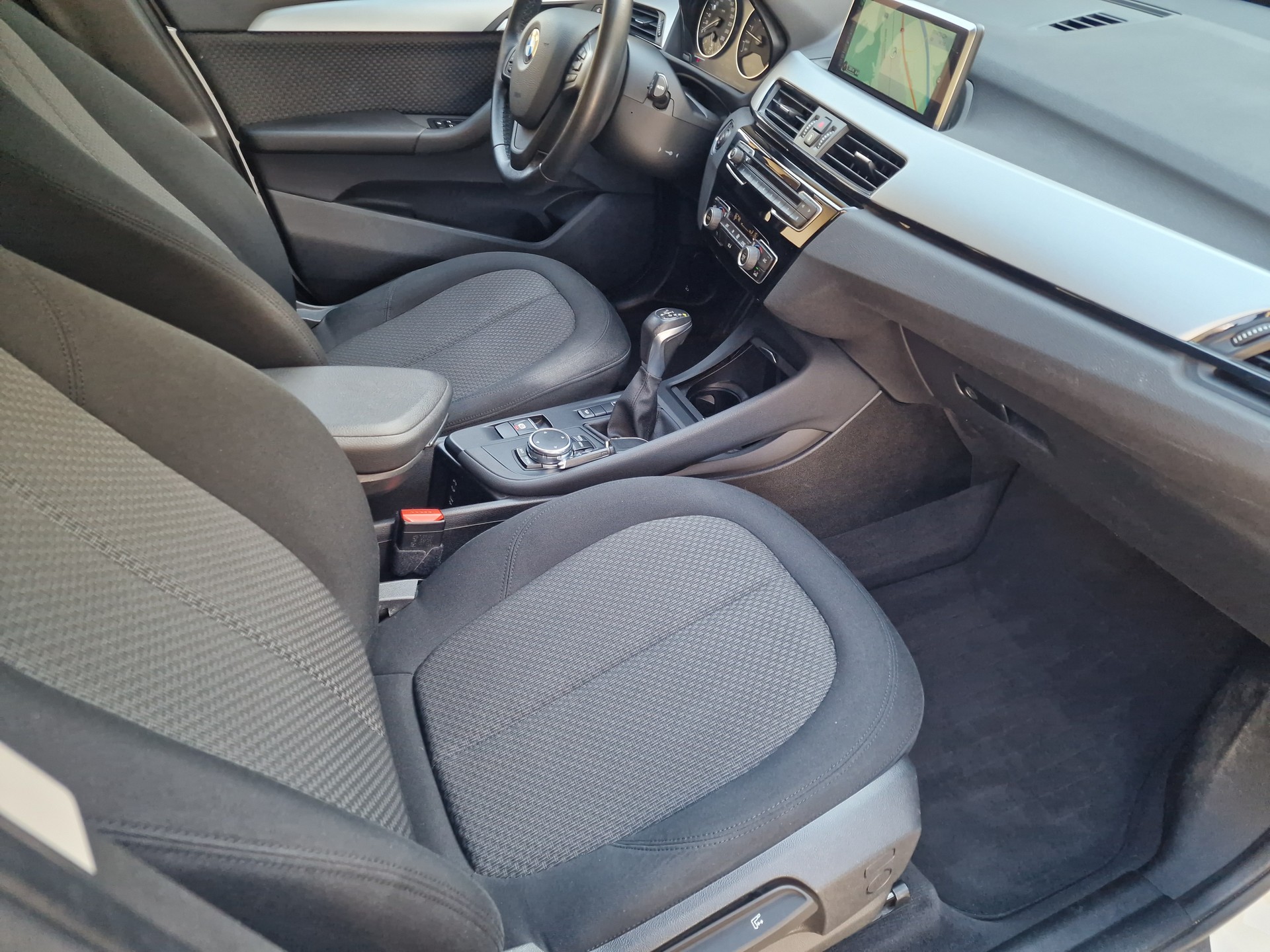 BMW X1 xDrive 20i Steptronic-image-7