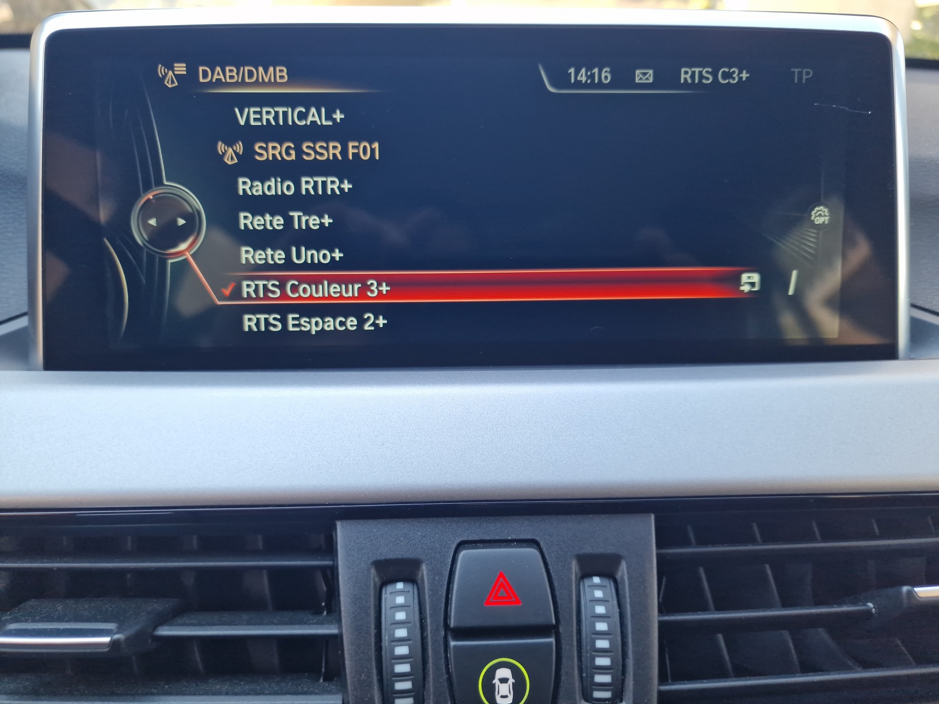 BMW X1 xDrive 20i Steptronic-image-12