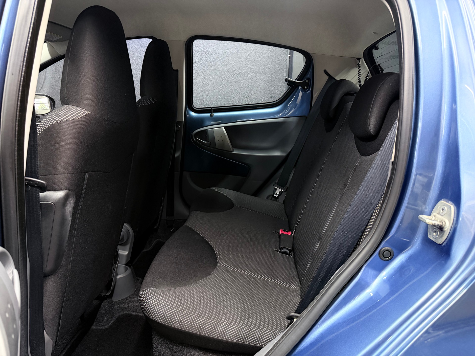 TOYOTA Aygo 1.0 Linea Sol-image-11