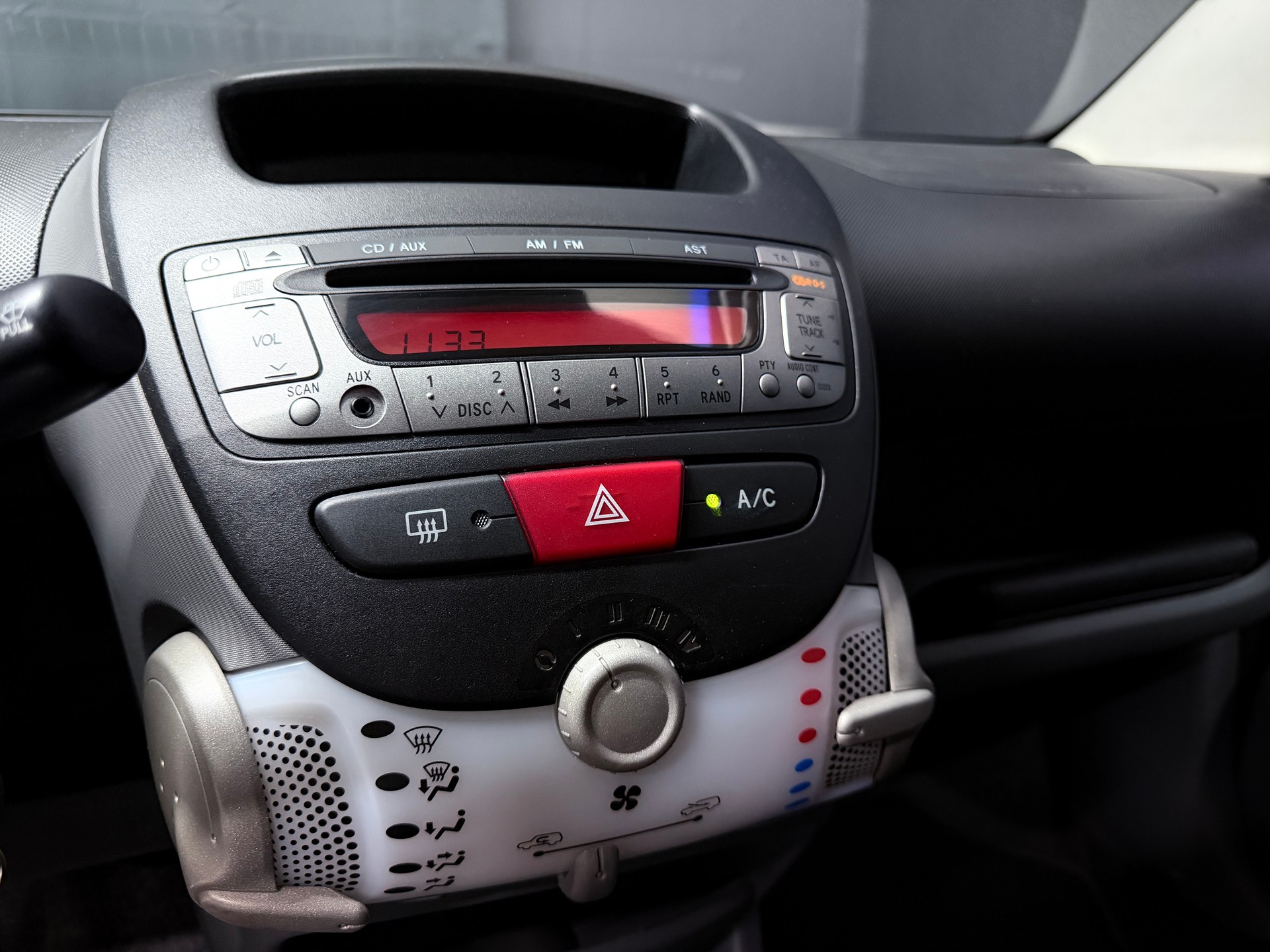 TOYOTA Aygo 1.0 Linea Sol-image-10