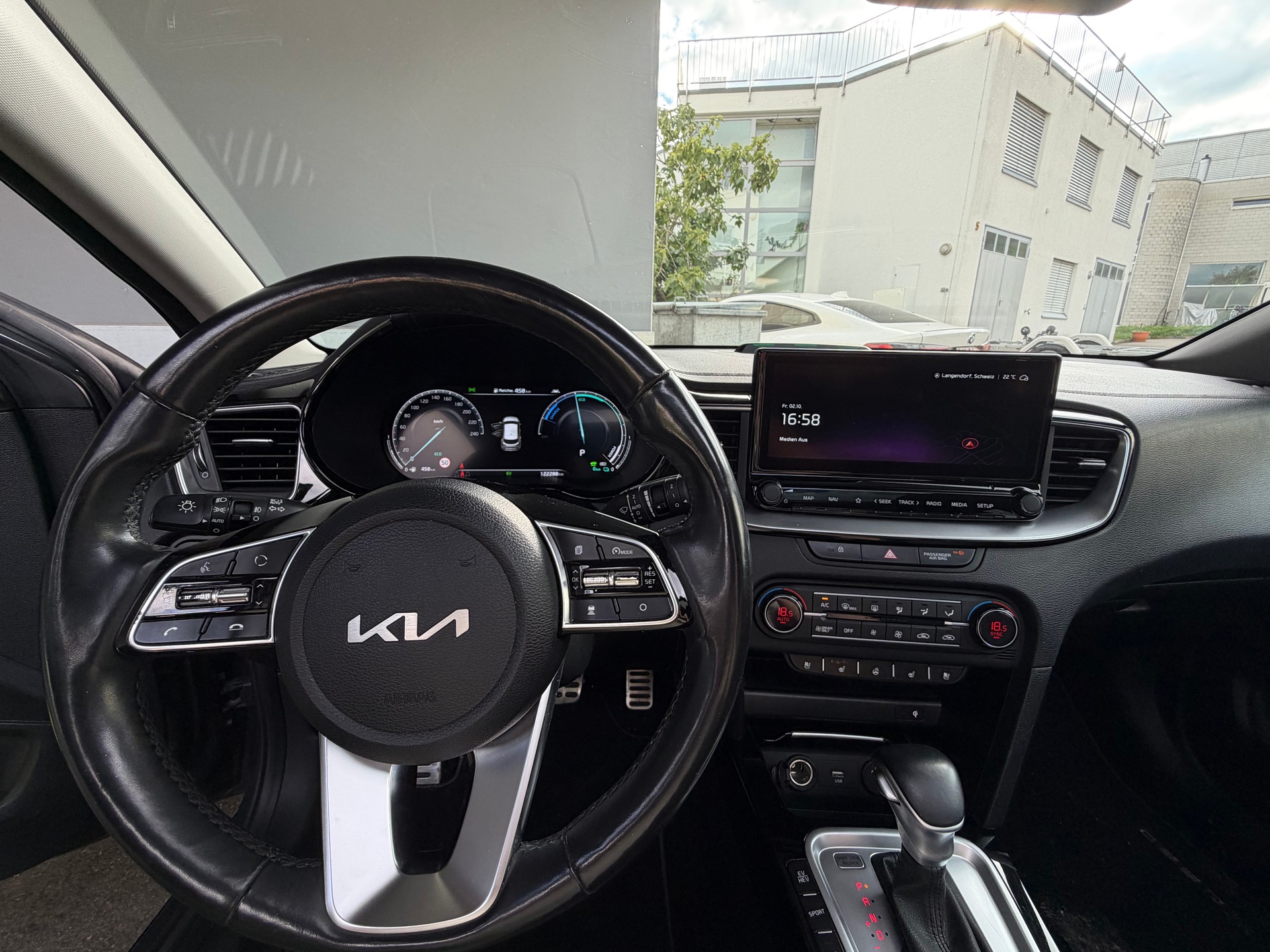 KIA 1.6 GDi Plug-in Hybrid Style-image-4