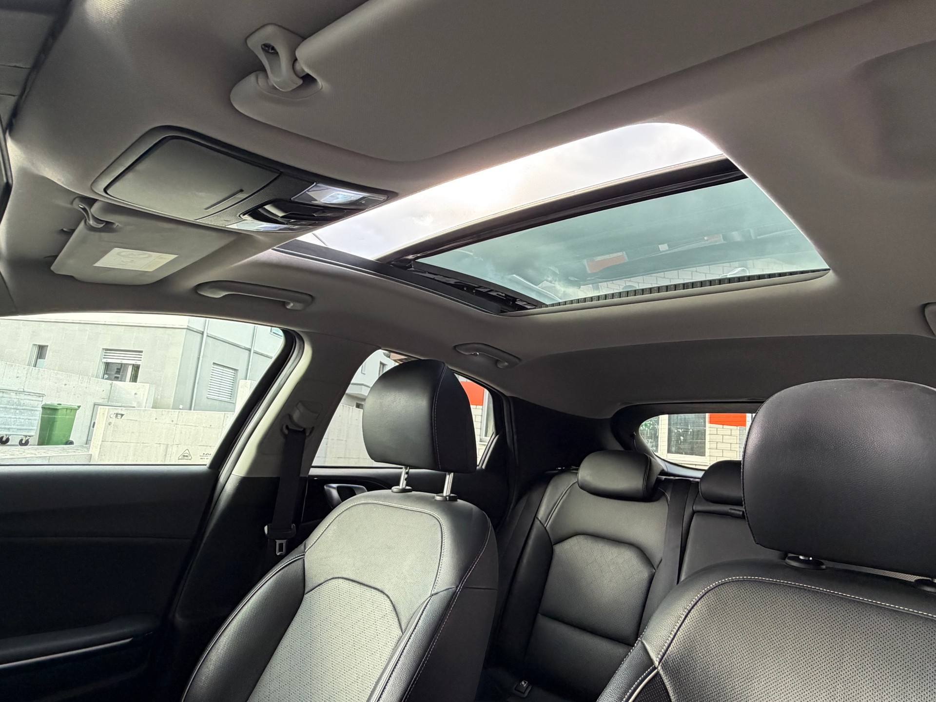 KIA 1.6 GDi Plug-in Hybrid Style-image-5