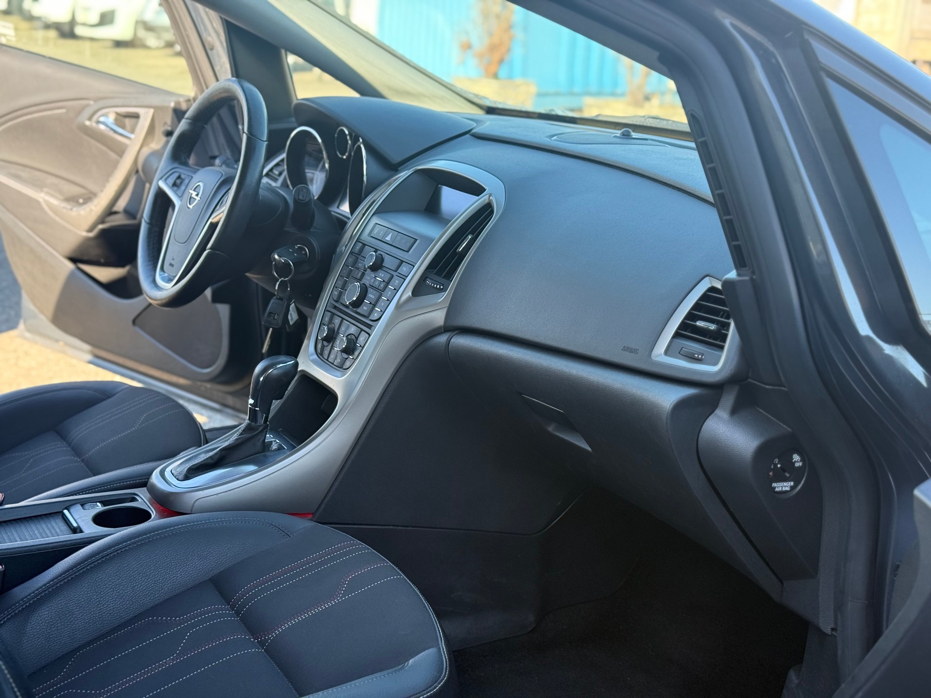 OPEL Astra SportsTourer 1.4i 16V Turbo Sport Automatic-image-5