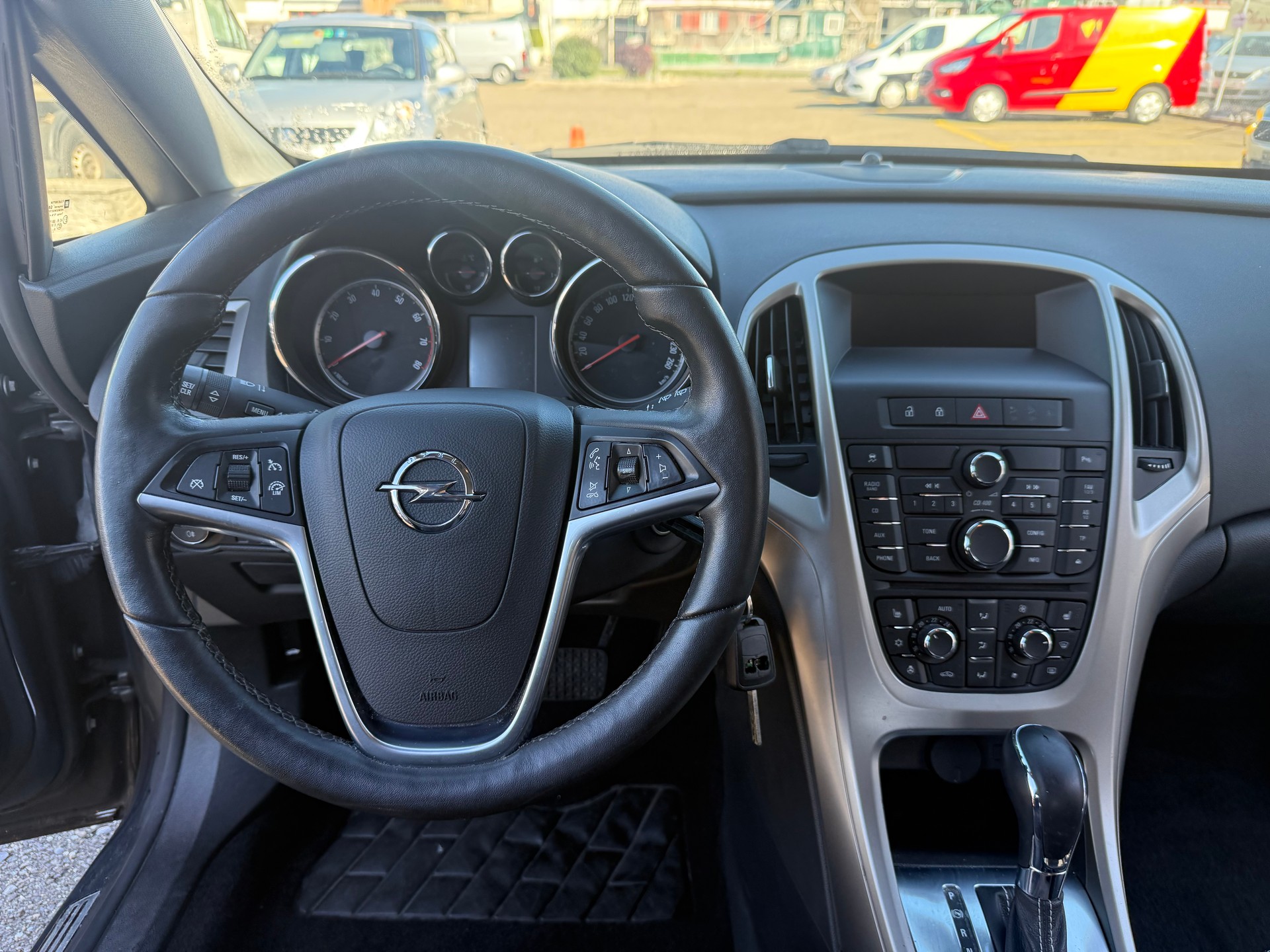 OPEL Astra SportsTourer 1.4i 16V Turbo Sport Automatic-image-2