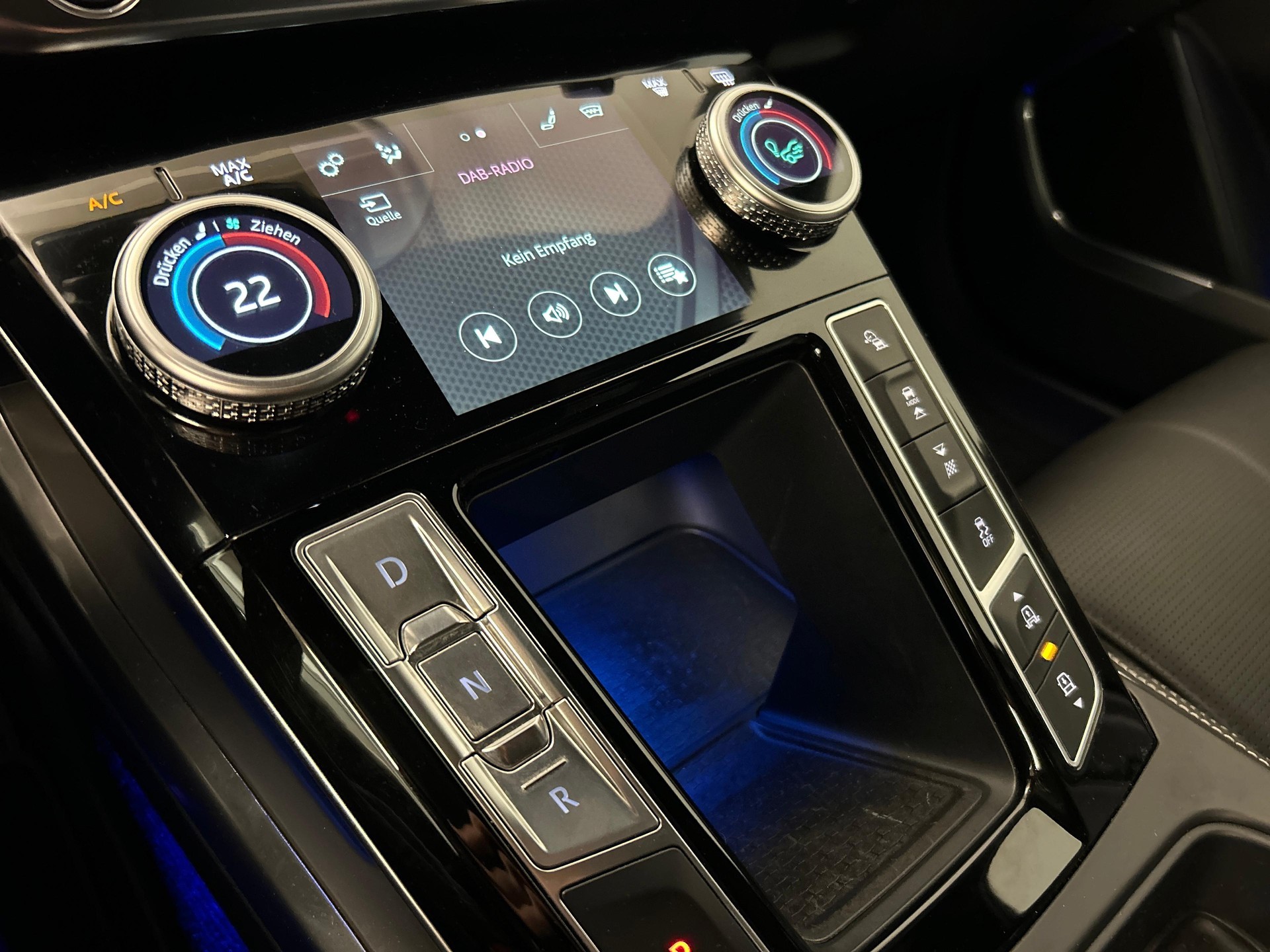 JAGUAR I-Pace EV400 HSE AWD-image-15