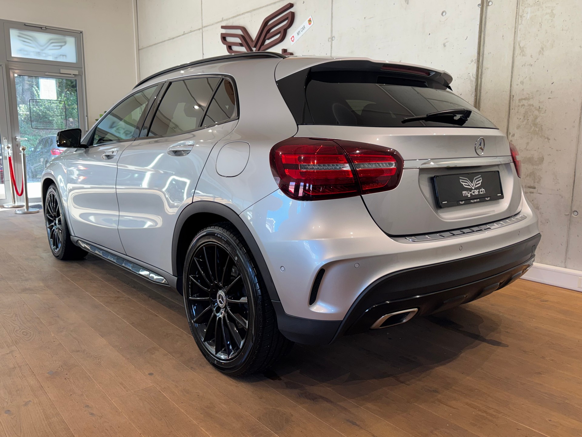 MERCEDES-BENZ GLA 250 AMG Line SWISS STAR 4Matic 7G-DCT ☆ CH-FZG ☆ AMG EXCLUSIVE ☆ KEYLESS GO-image-7