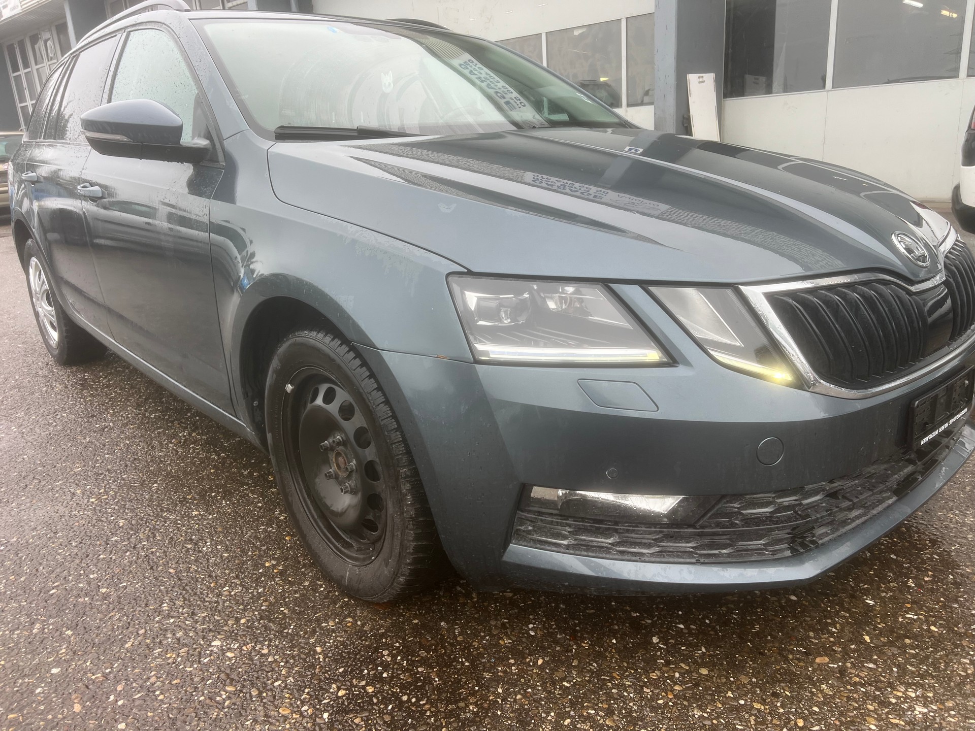 SKODA Octavia Combi 1.8 TSI Style 4x4 DSG-image-2