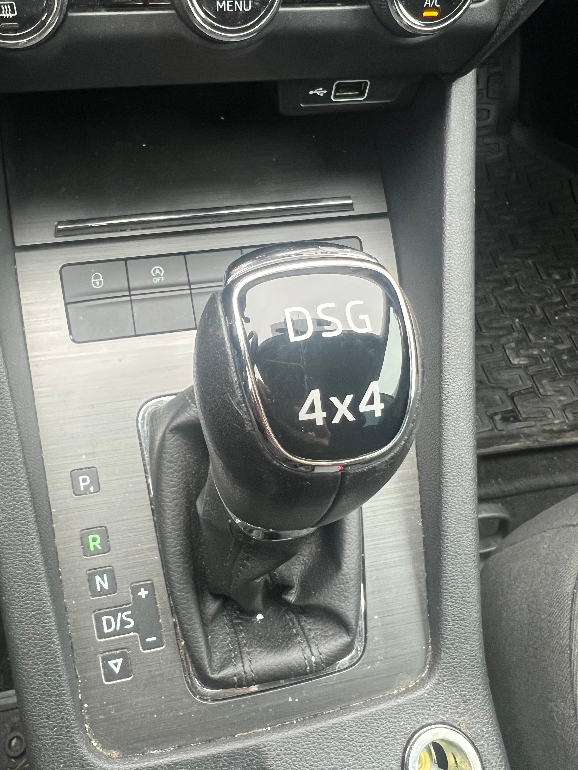 SKODA Octavia Combi 1.8 TSI Style 4x4 DSG-image-10