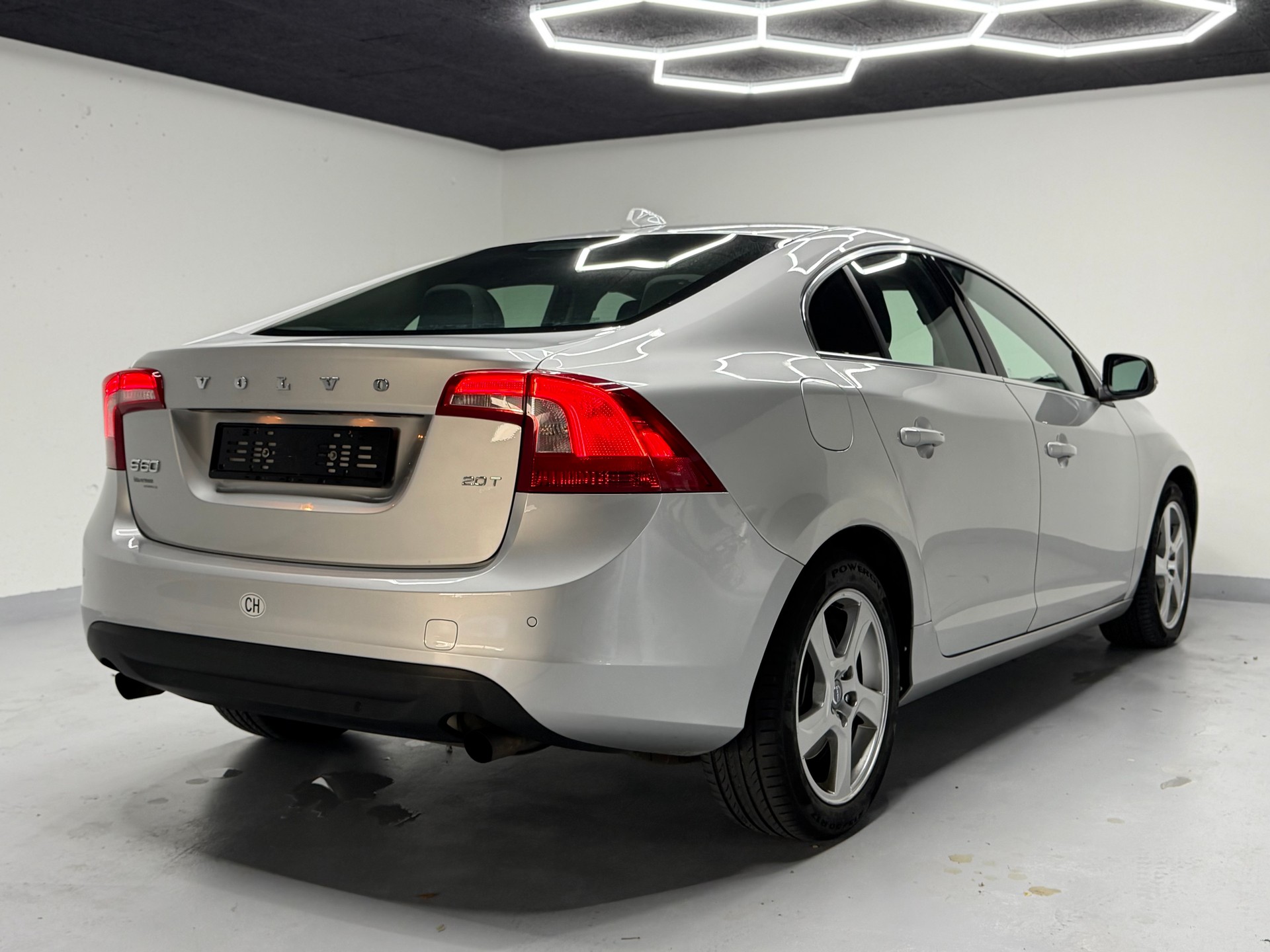 VOLVO S60 2.0T Summum Powershift-image-4