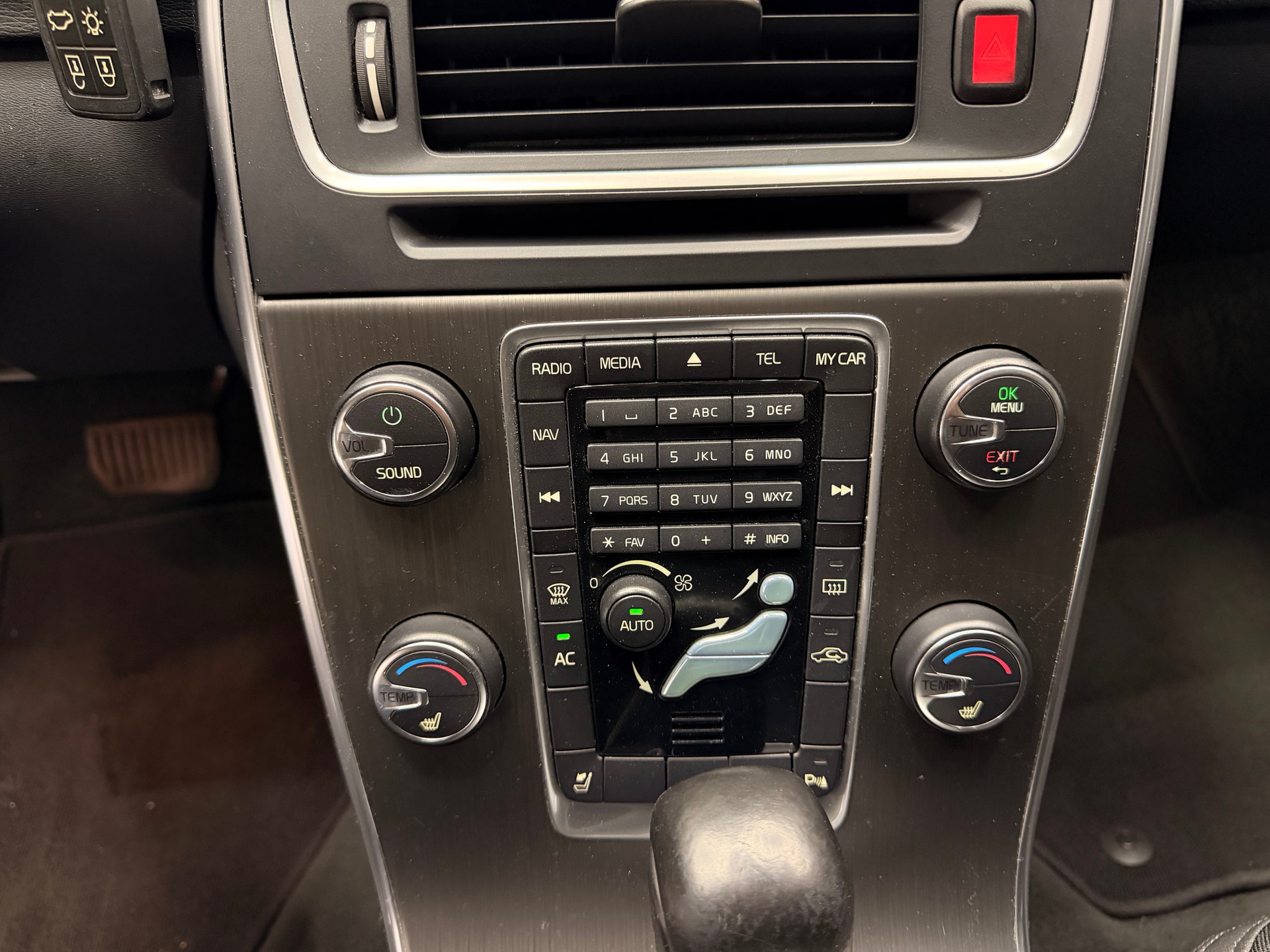 VOLVO S60 2.0T Summum Powershift-image-18