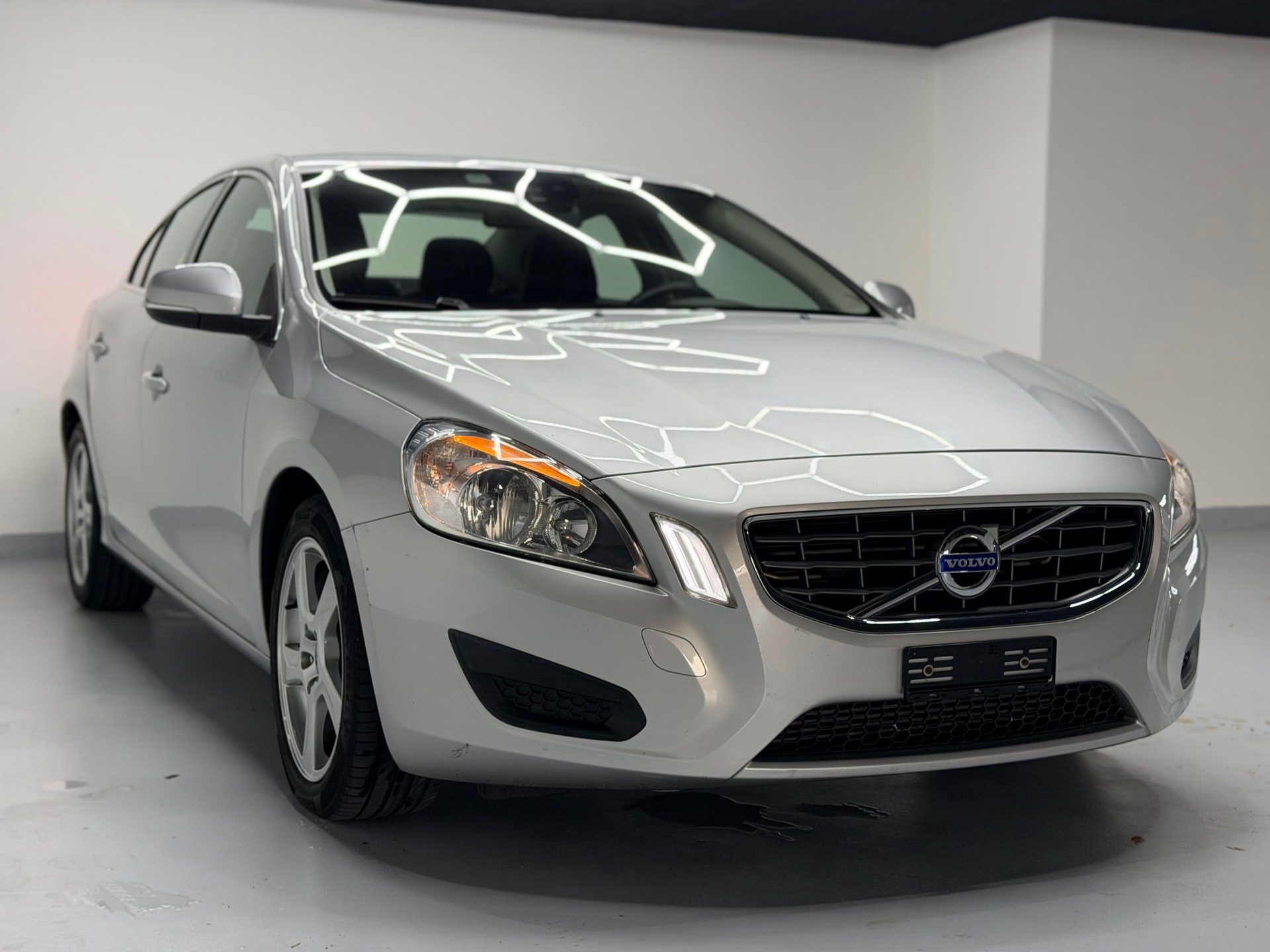 VOLVO S60 2.0T Summum Powershift-image-2