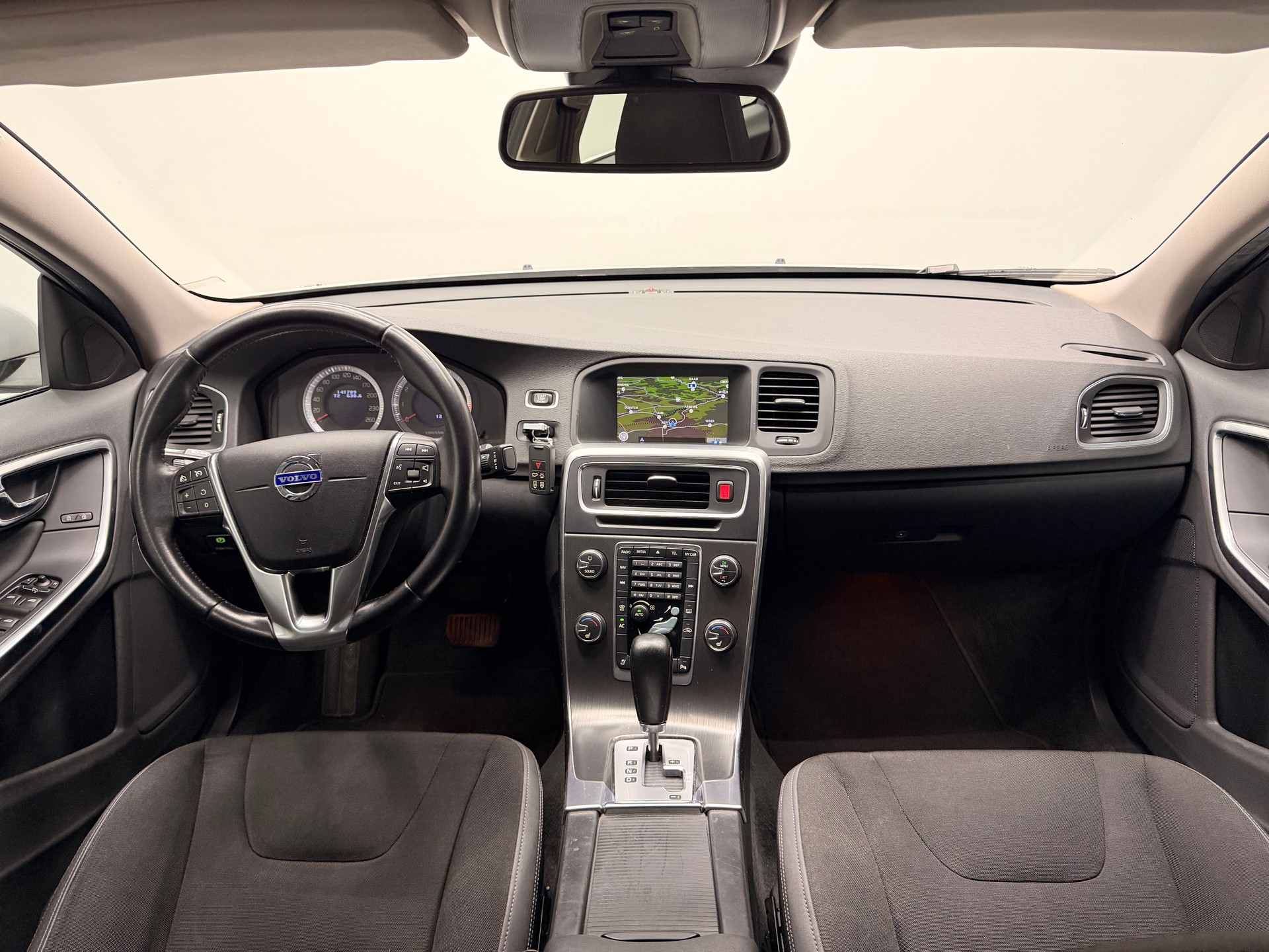 VOLVO S60 2.0T Summum Powershift-image-10