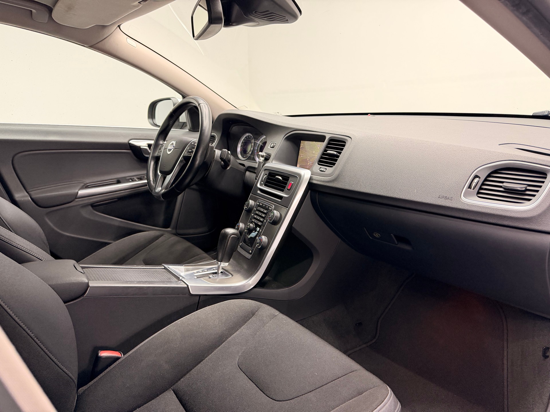 VOLVO S60 2.0T Summum Powershift-image-11