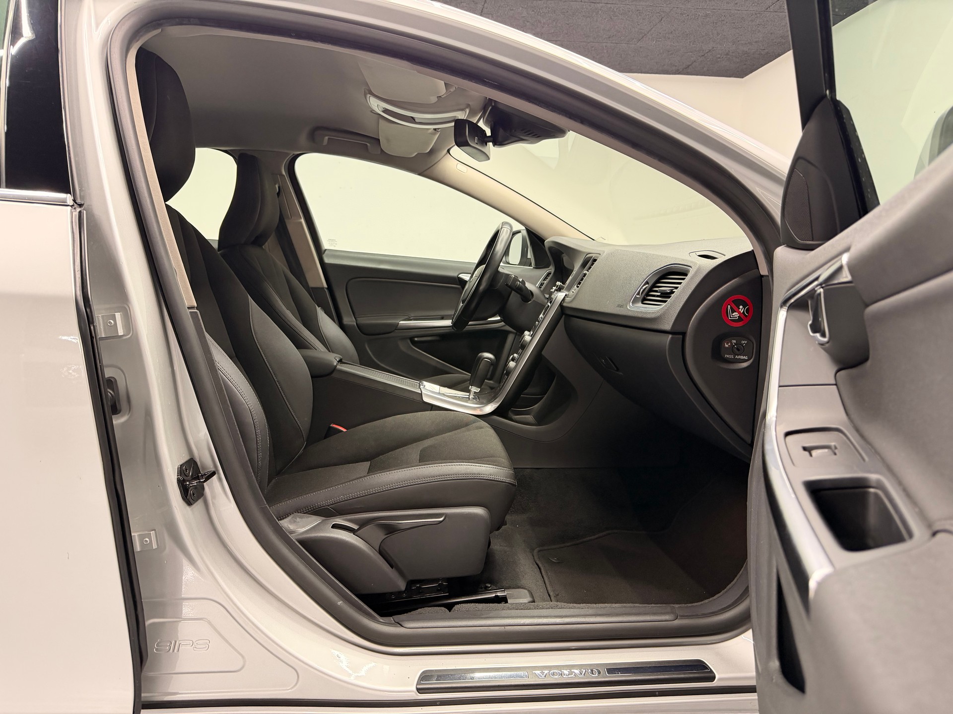 VOLVO S60 2.0T Summum Powershift-image-12