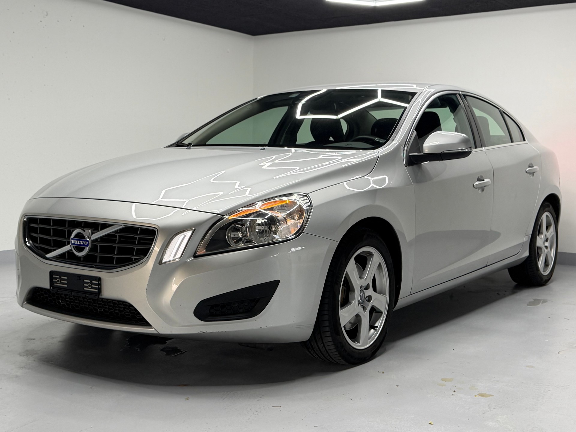 VOLVO S60 2.0T Summum Powershift-image-0