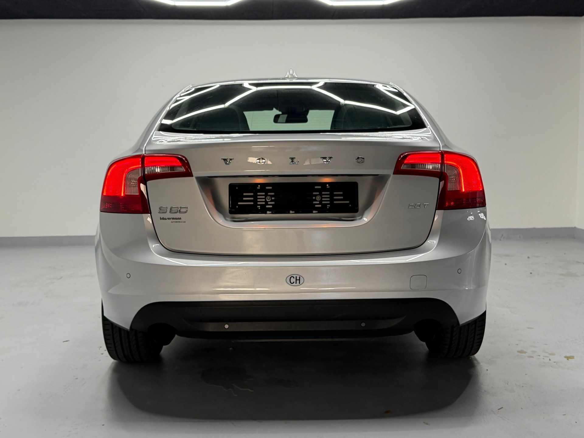 VOLVO S60 2.0T Summum Powershift-image-5