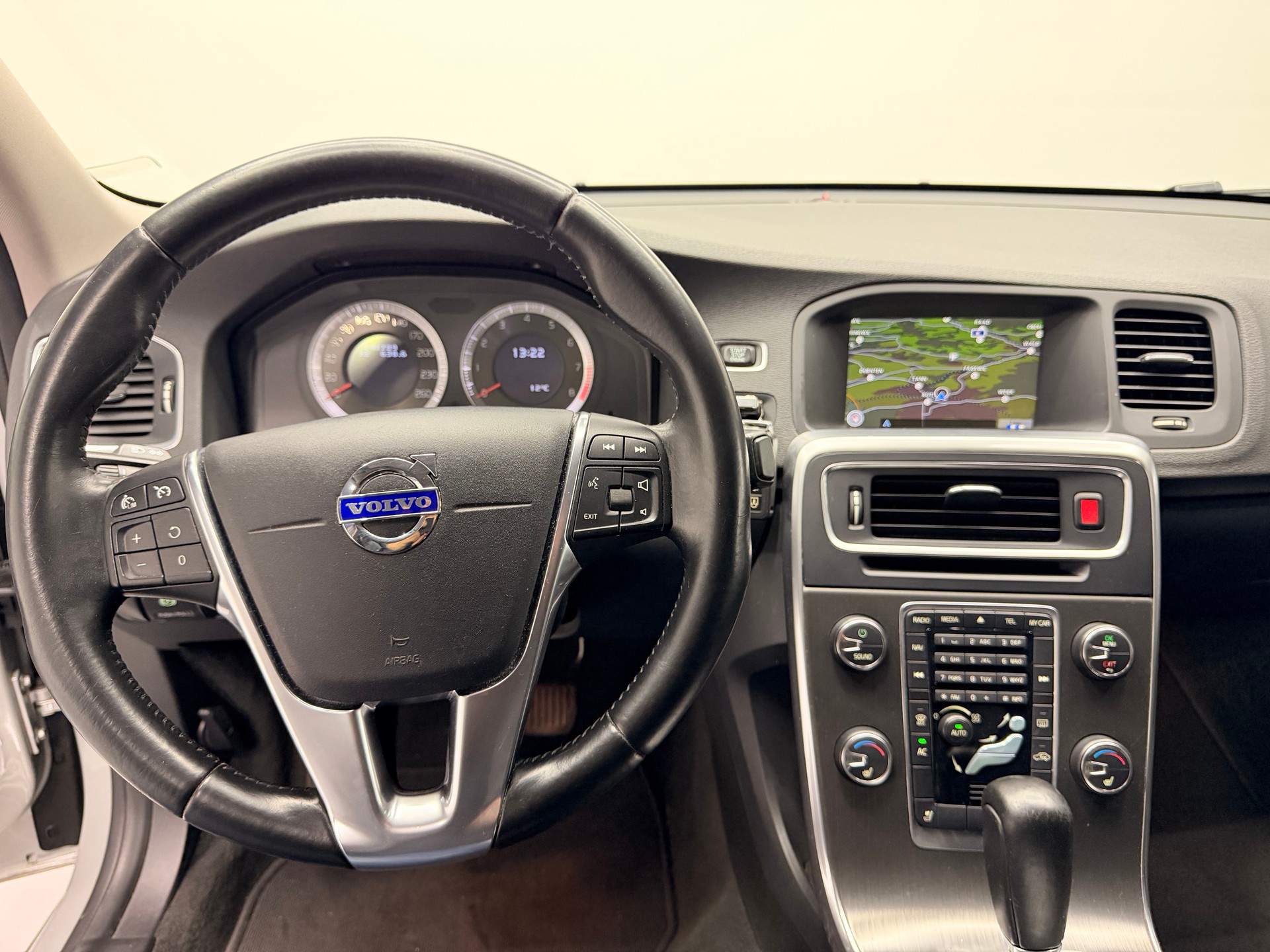 VOLVO S60 2.0T Summum Powershift-image-16
