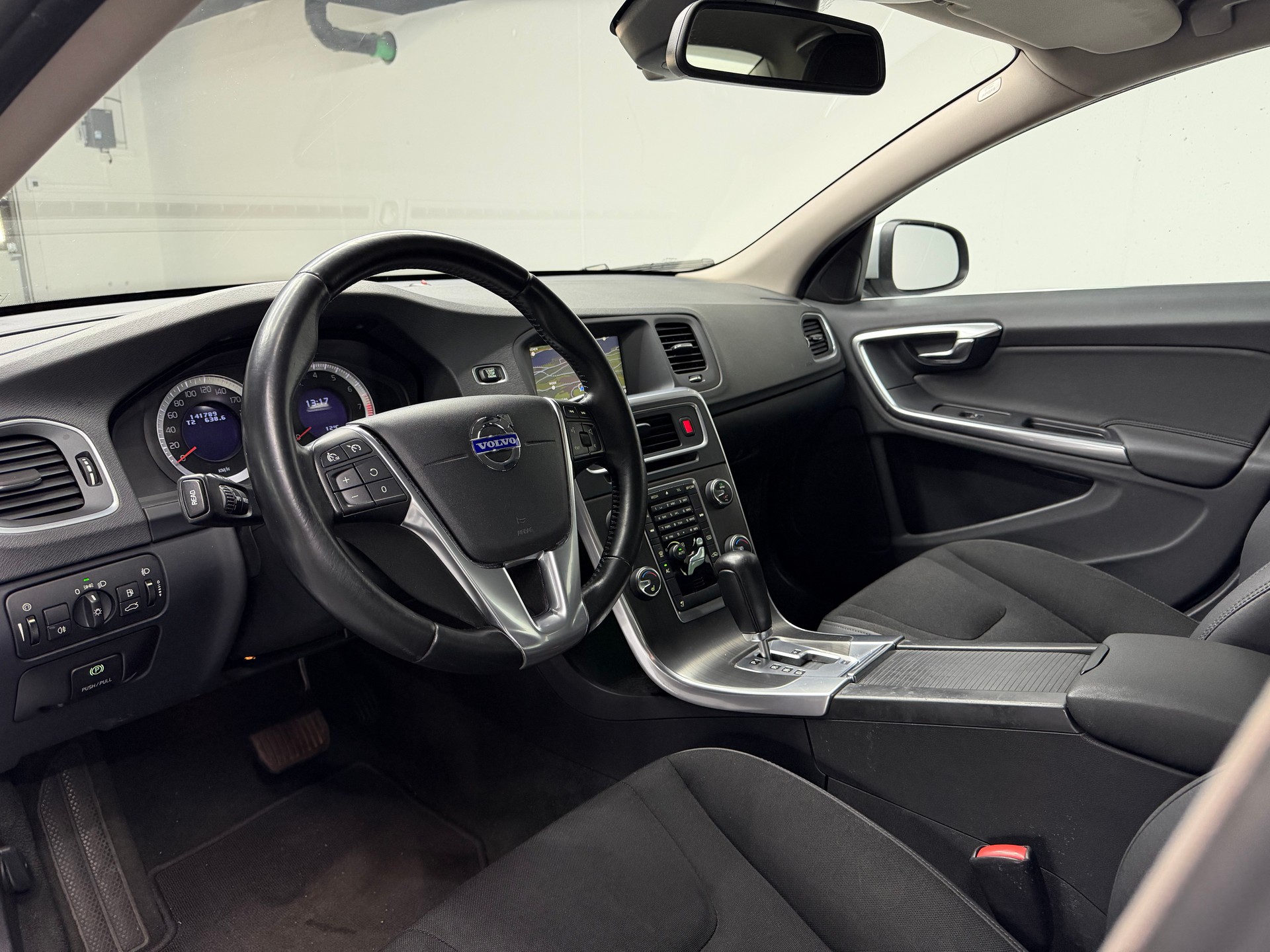 VOLVO S60 2.0T Summum Powershift-image-9