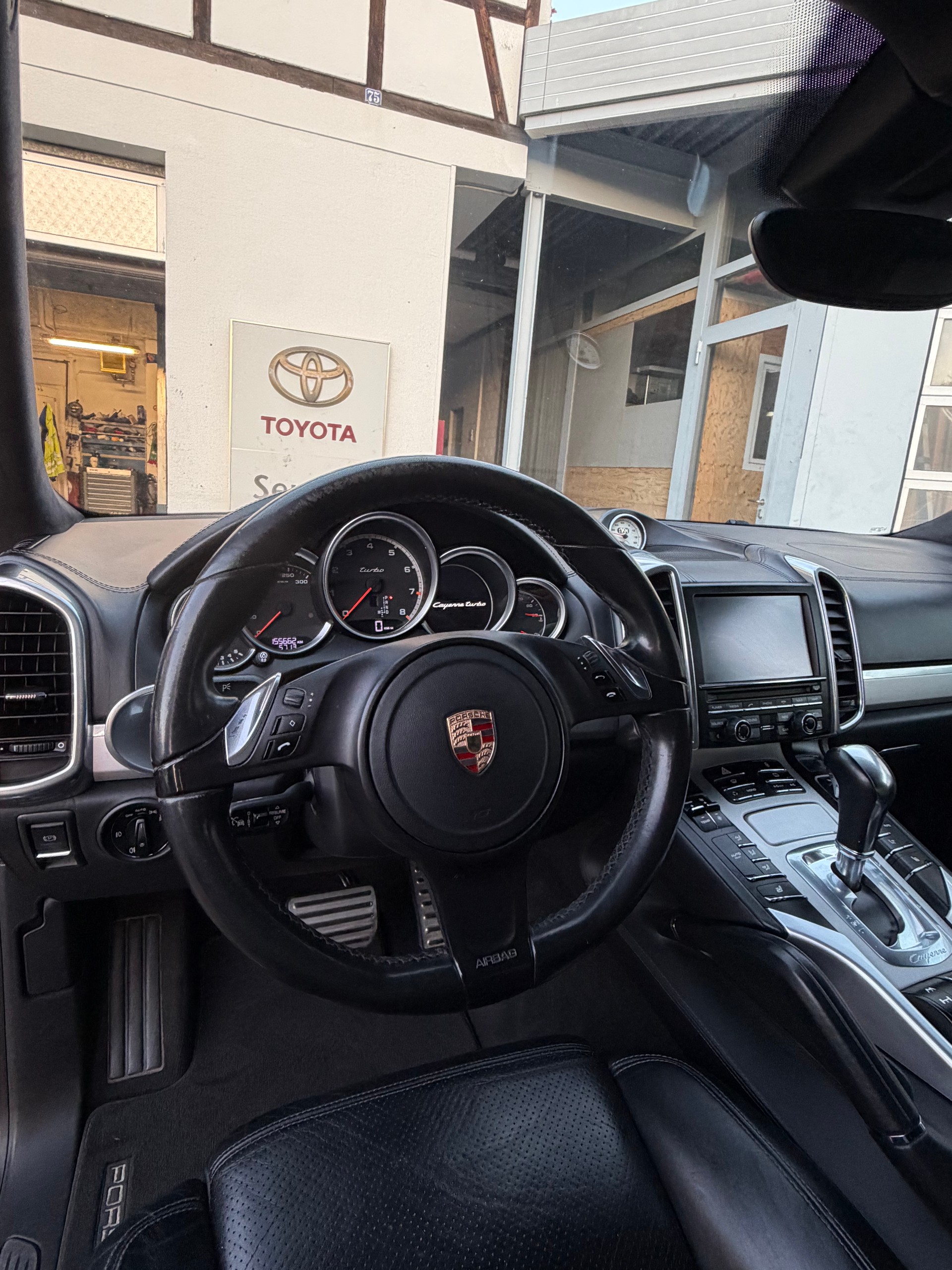 PORSCHE Cayenne Turbo-image-10