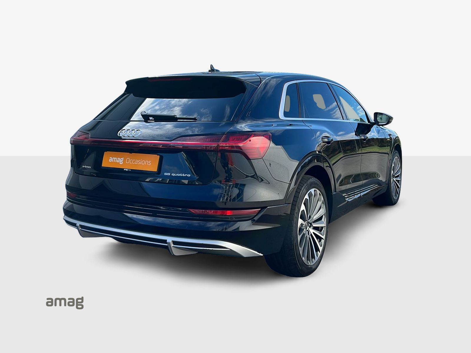 AUDI e-tron 55 S Line quattro-image-4