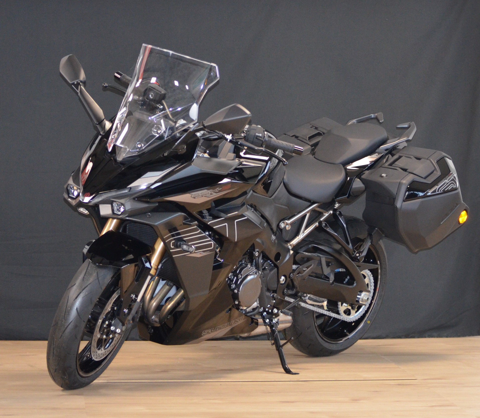 SUZUKI GSX-S 1000 GT Travel-showroom-element-3
