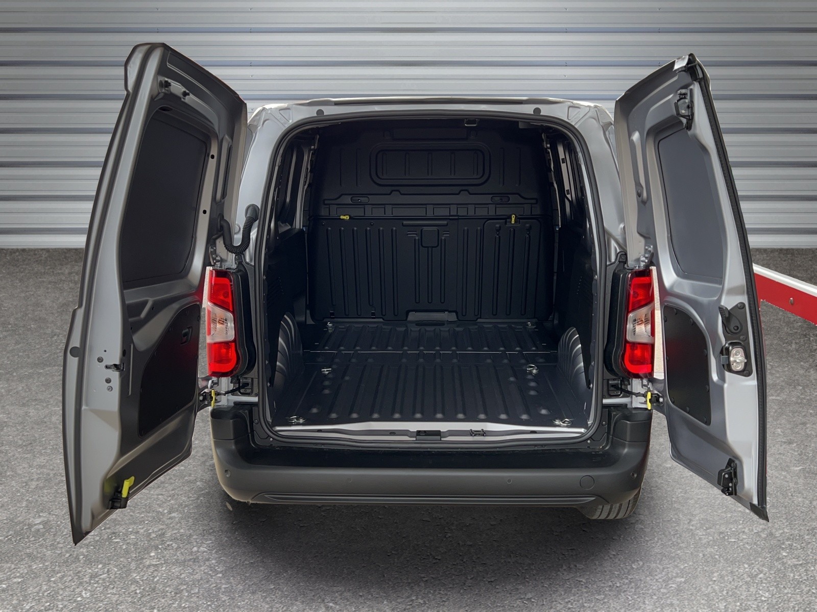 FIAT e-Doblo L1 50kWh Launch Edition-image-6